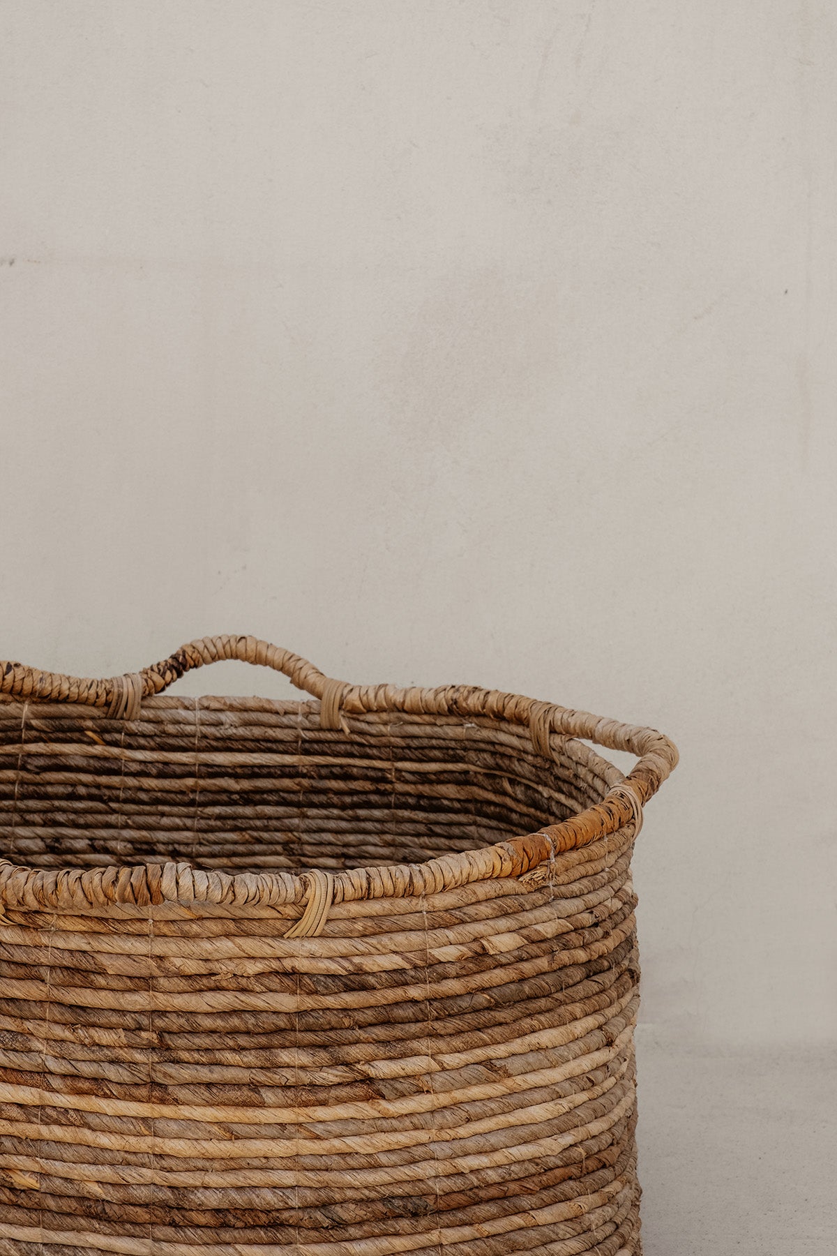 Muz Ağacı Lifinden Tabanı Kare Üst Kısmı Yuvarlak Dekoratif Sepet