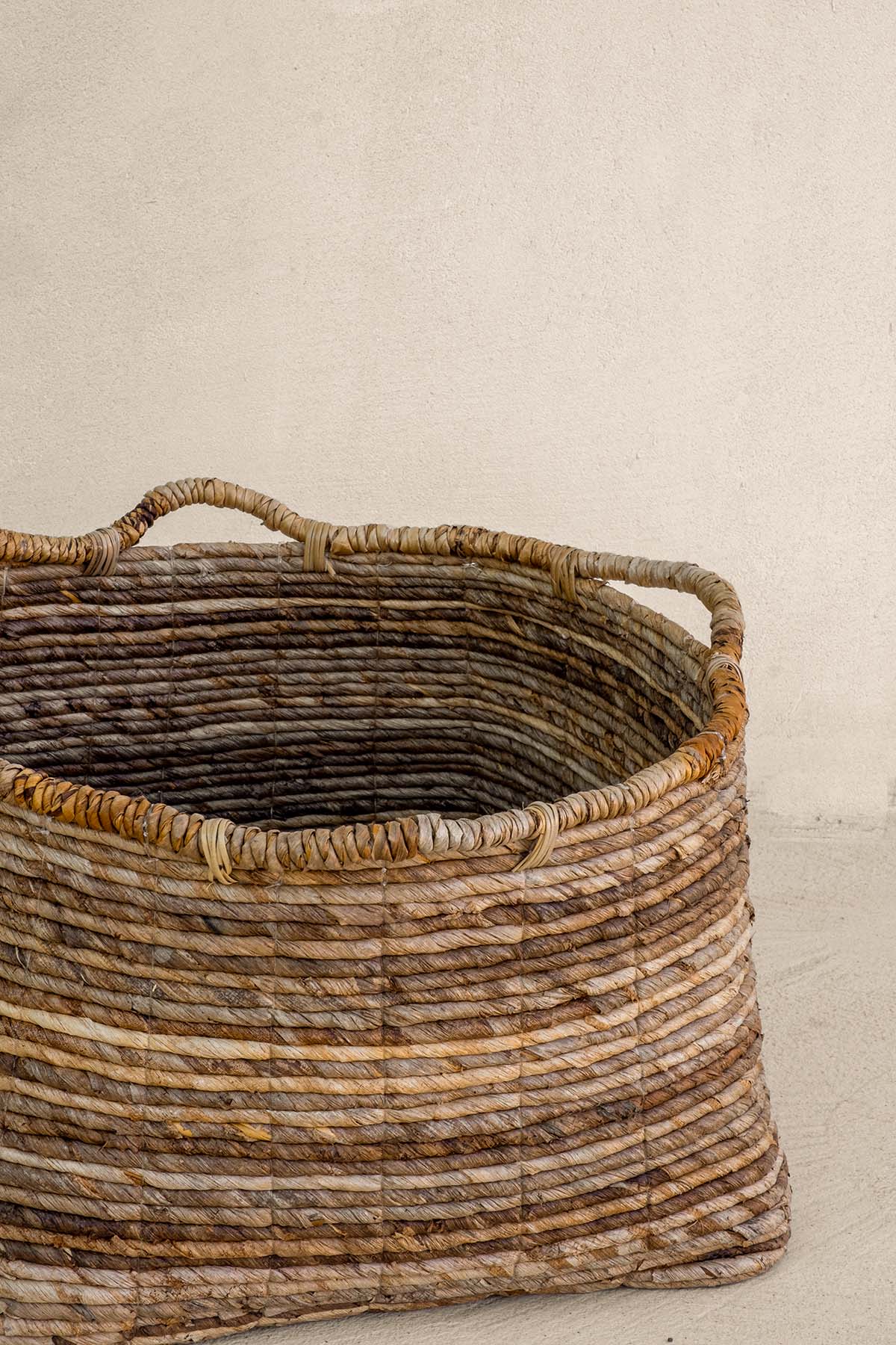 Muz Ağacı Lifinden Tabanı Kare Üst Kısmı Yuvarlak Dekoratif Sepet