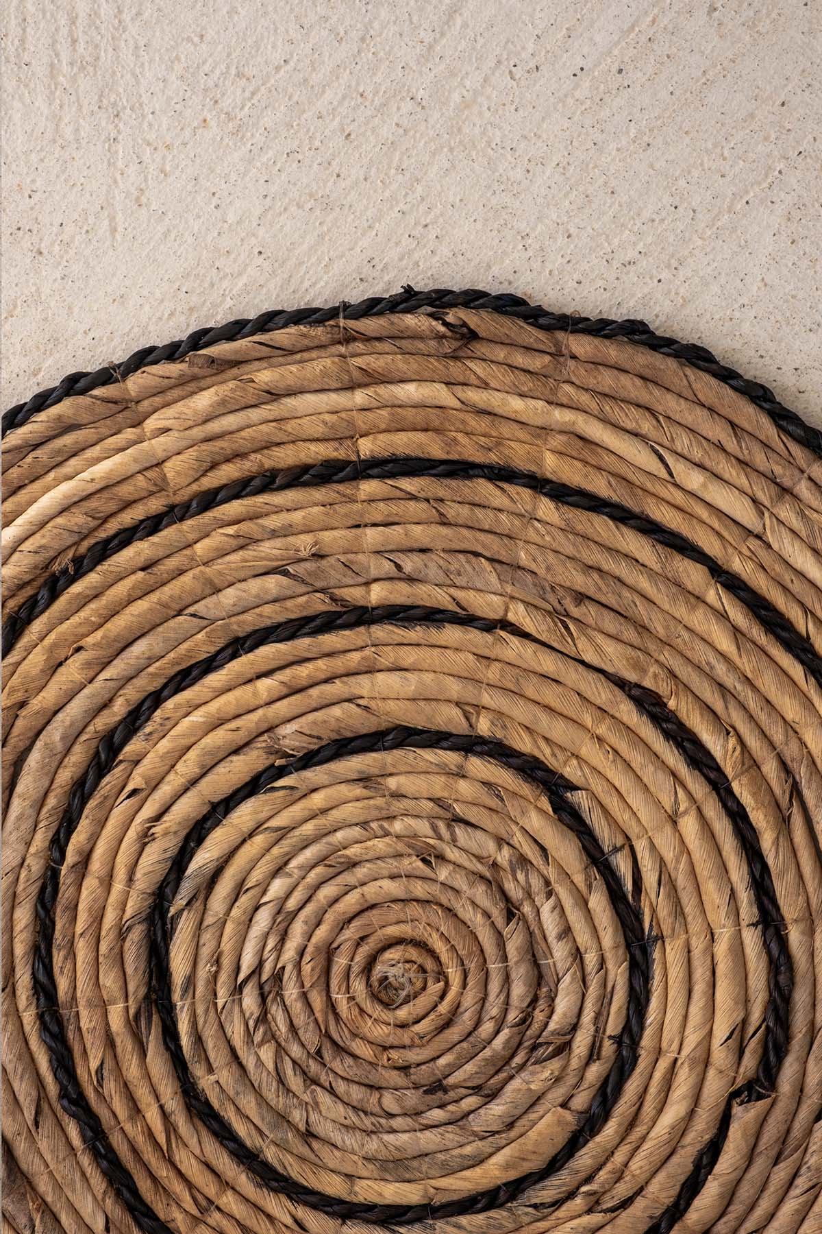 Siyah Detaylı Muz Lifinden Yuvarlak Amerikan Servisi