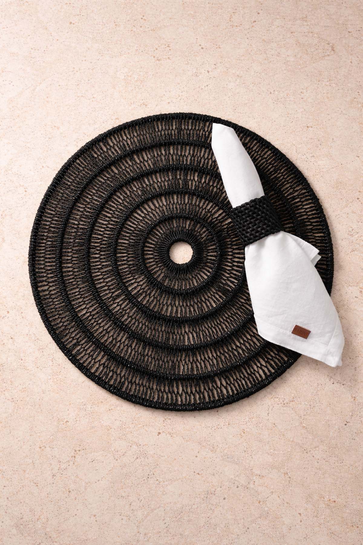 Palmiye Lifinden El Örgüsü Yuvarlak Amerikan Servisi Siyah