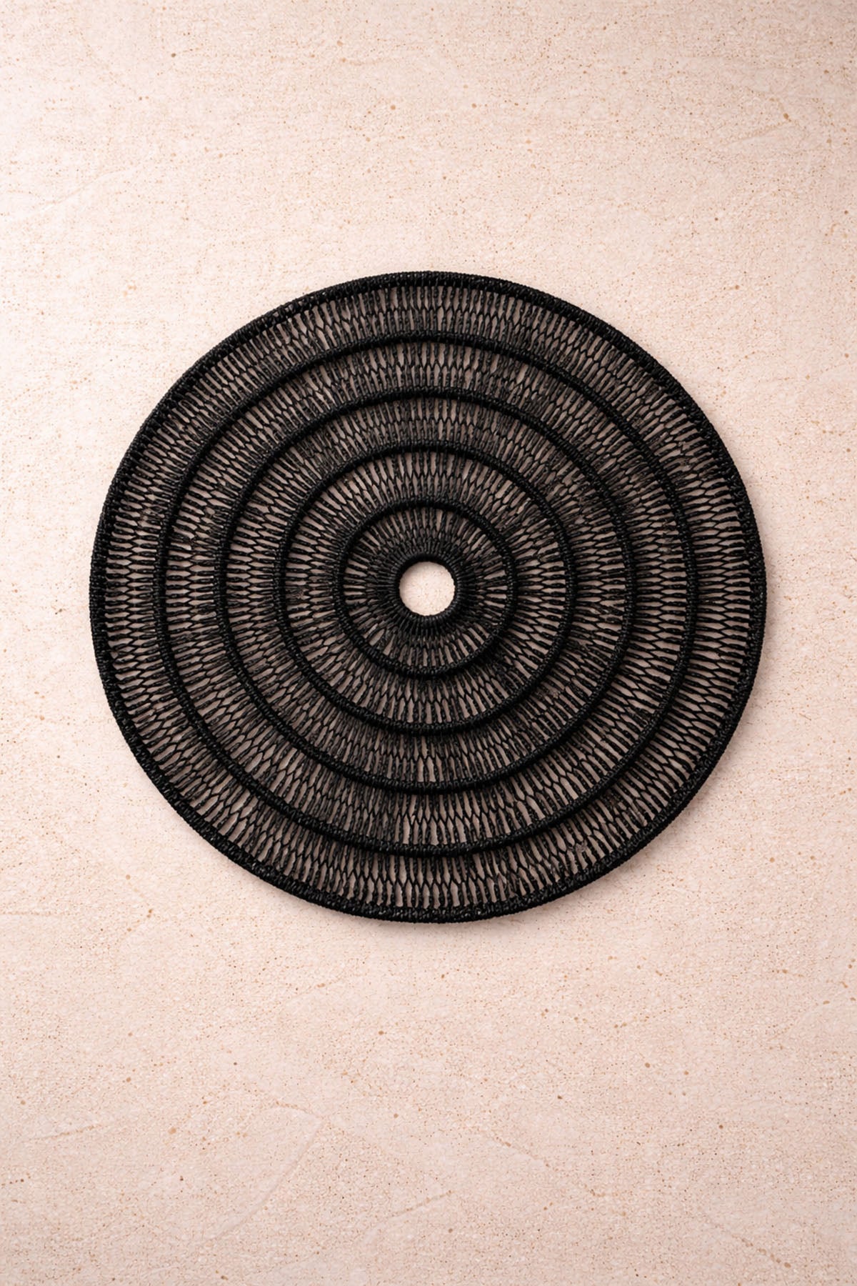 Palmiye Lifinden El Örgüsü Yuvarlak Amerikan Servisi Siyah