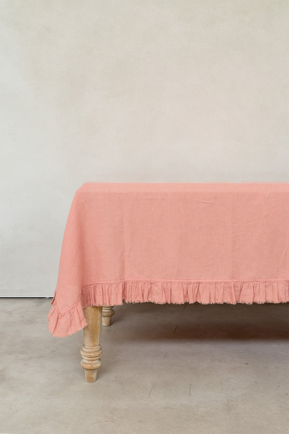 Fırfırlı Keten Karışımlı Masa Örtüsü Açık Mercan