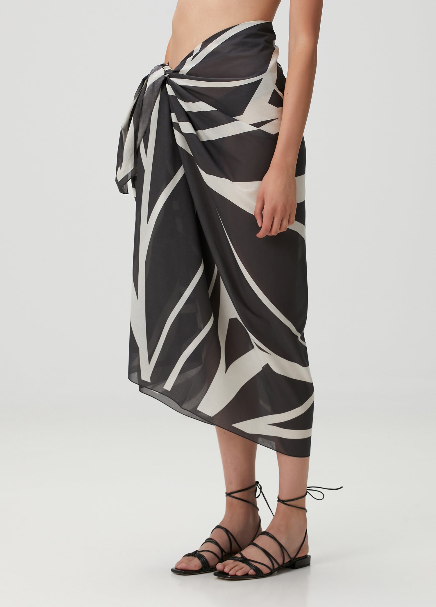 Yaprak Desenli Pamuk Pareo & Sarong Siyah