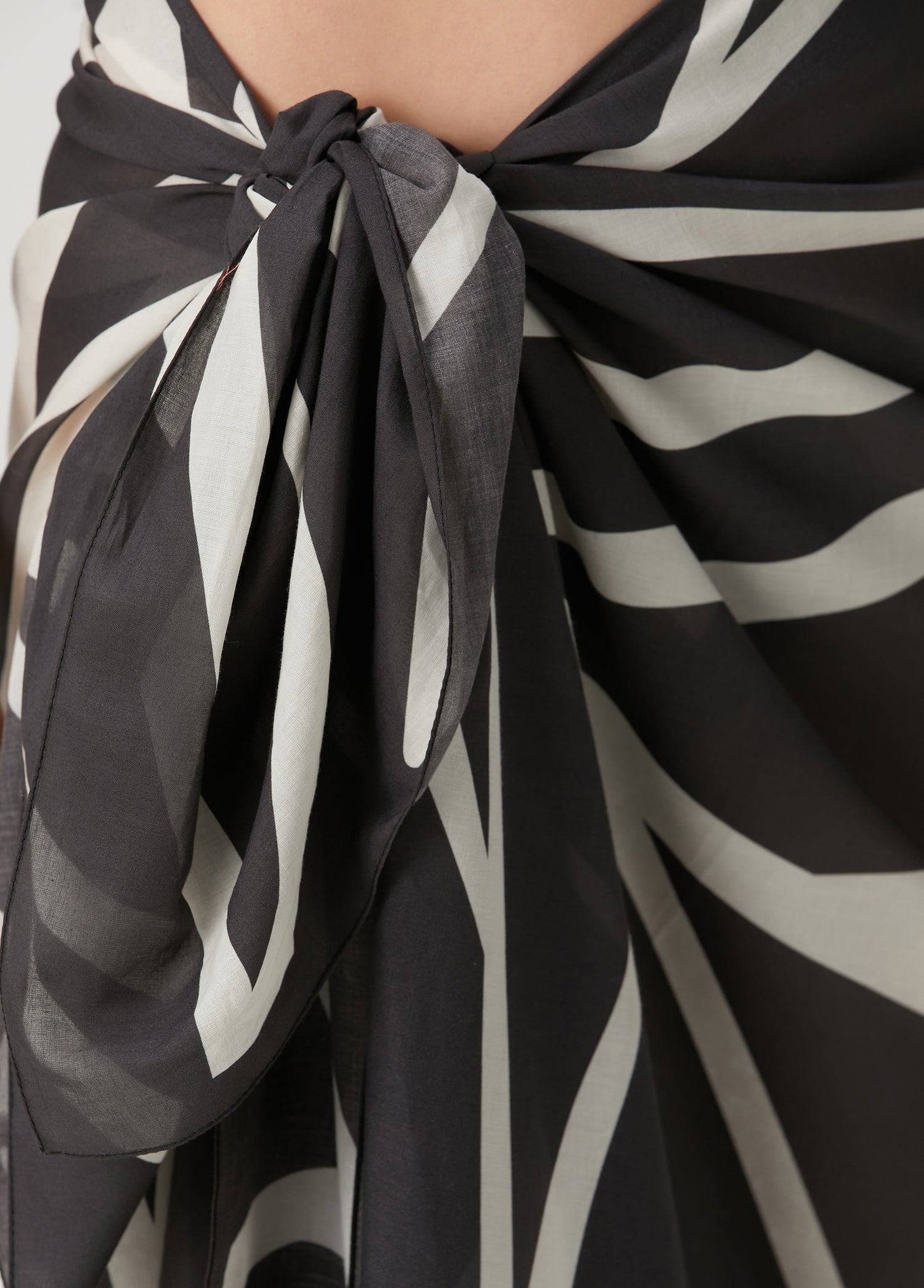 Yaprak Desenli Pamuk Pareo & Sarong Siyah