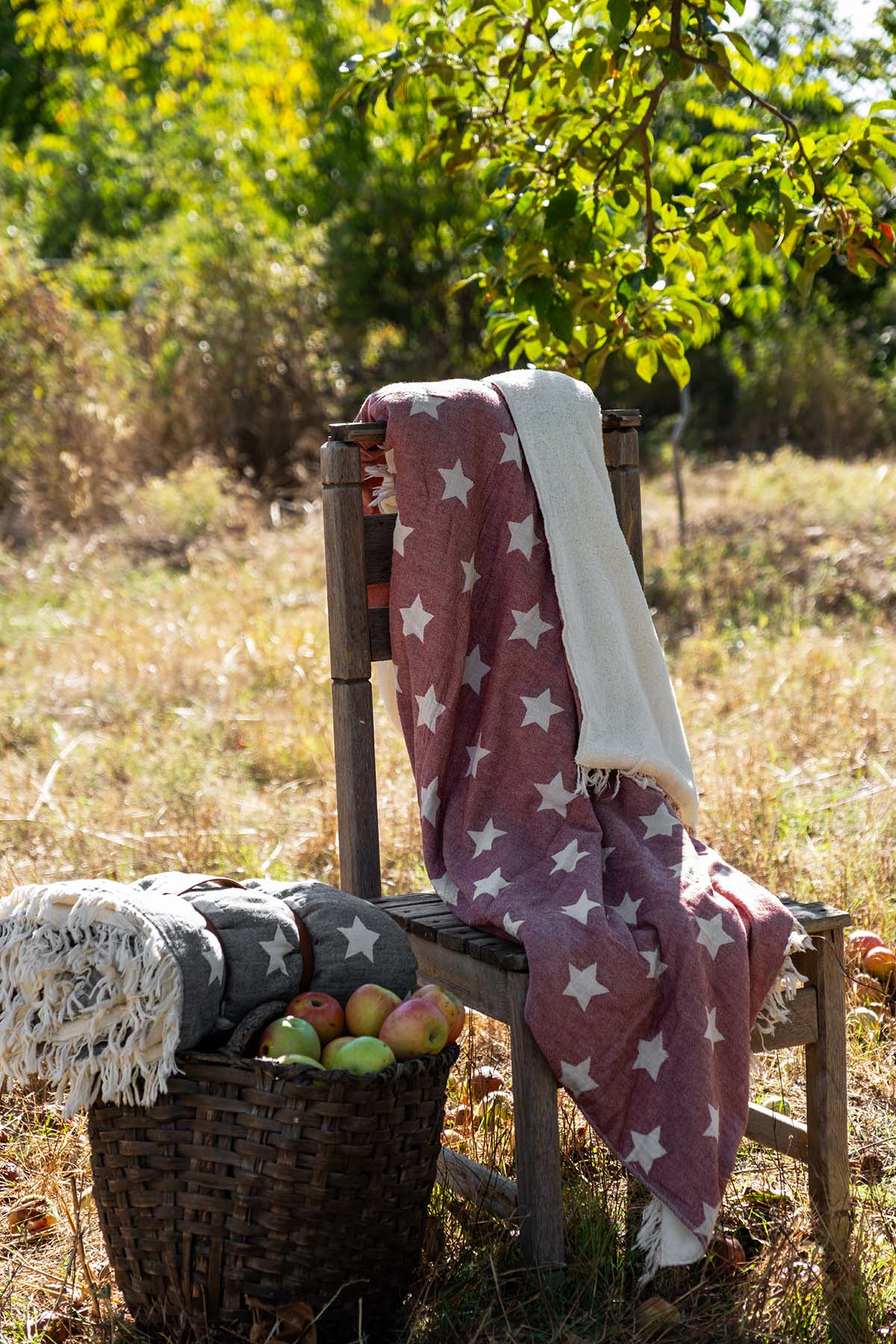 Carrying Belt Polar Fleece Lined Double Faced Star Jacquard Throw Burgundy