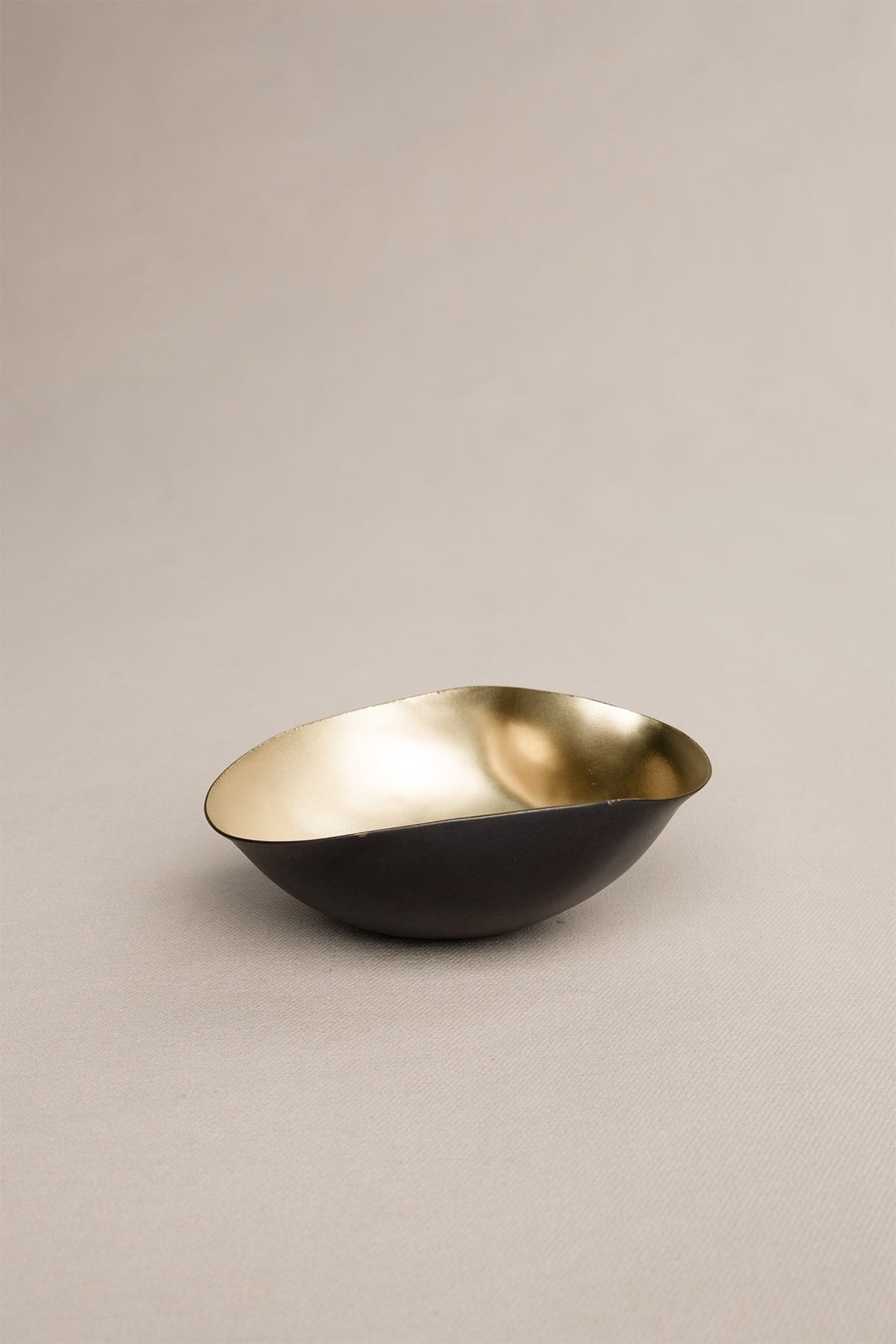 Asimetrik Yapılı Pirinç Dekoratif Kase 11x10x4 cm