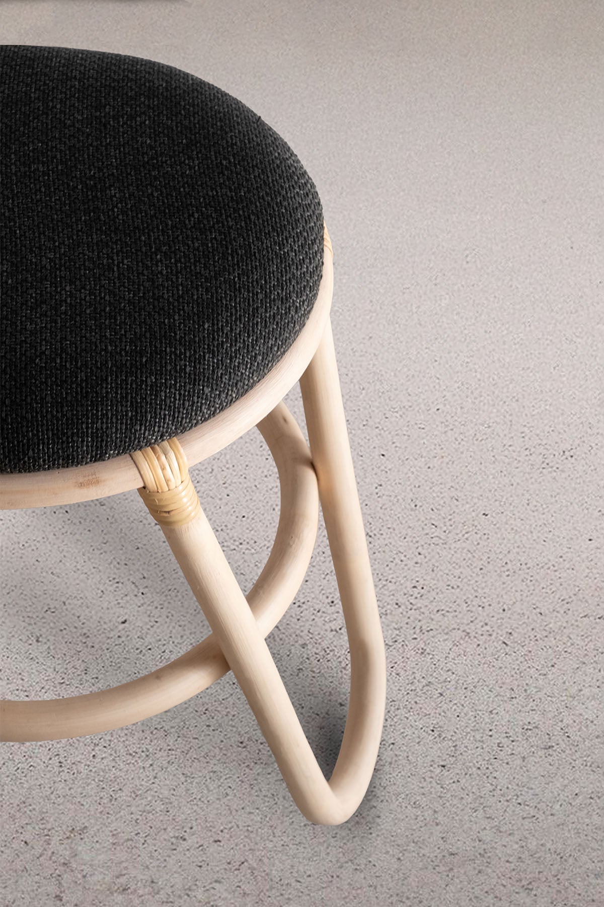 Barkley Siyah Minderli Rattan Tabure