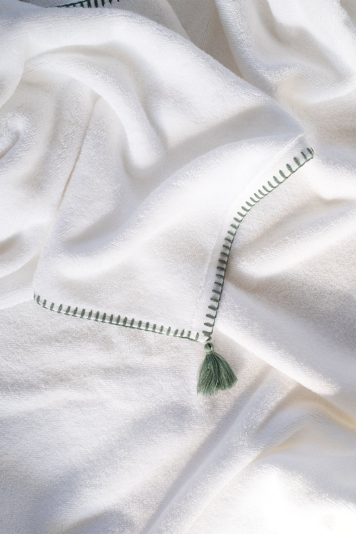 Dekoratif Dikiş Süslemeli Püsküllü Havlu 600 gr/m²