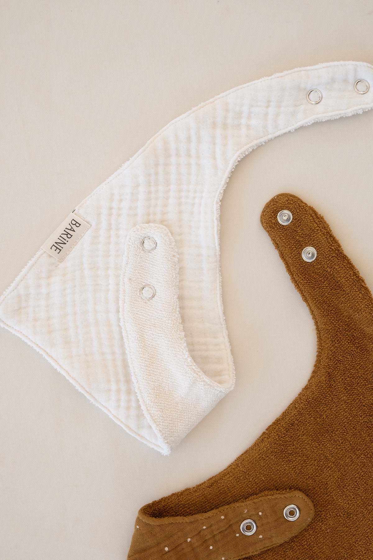 Çift Yüzlü Bandana Bebek Önlüğü 2'li Set Krem, Amber