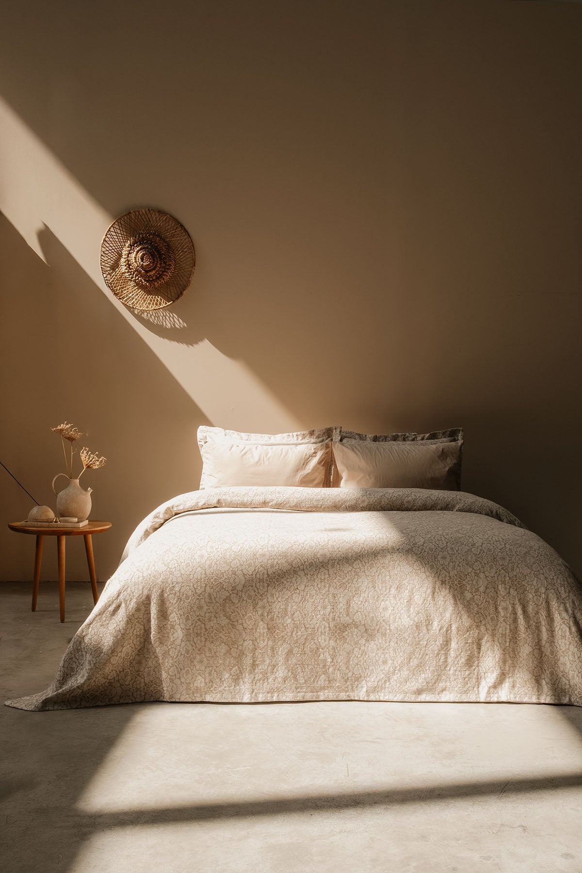 Floral Jakarlı Yatak Örtüsü ve Yastık Kılıfı Seti