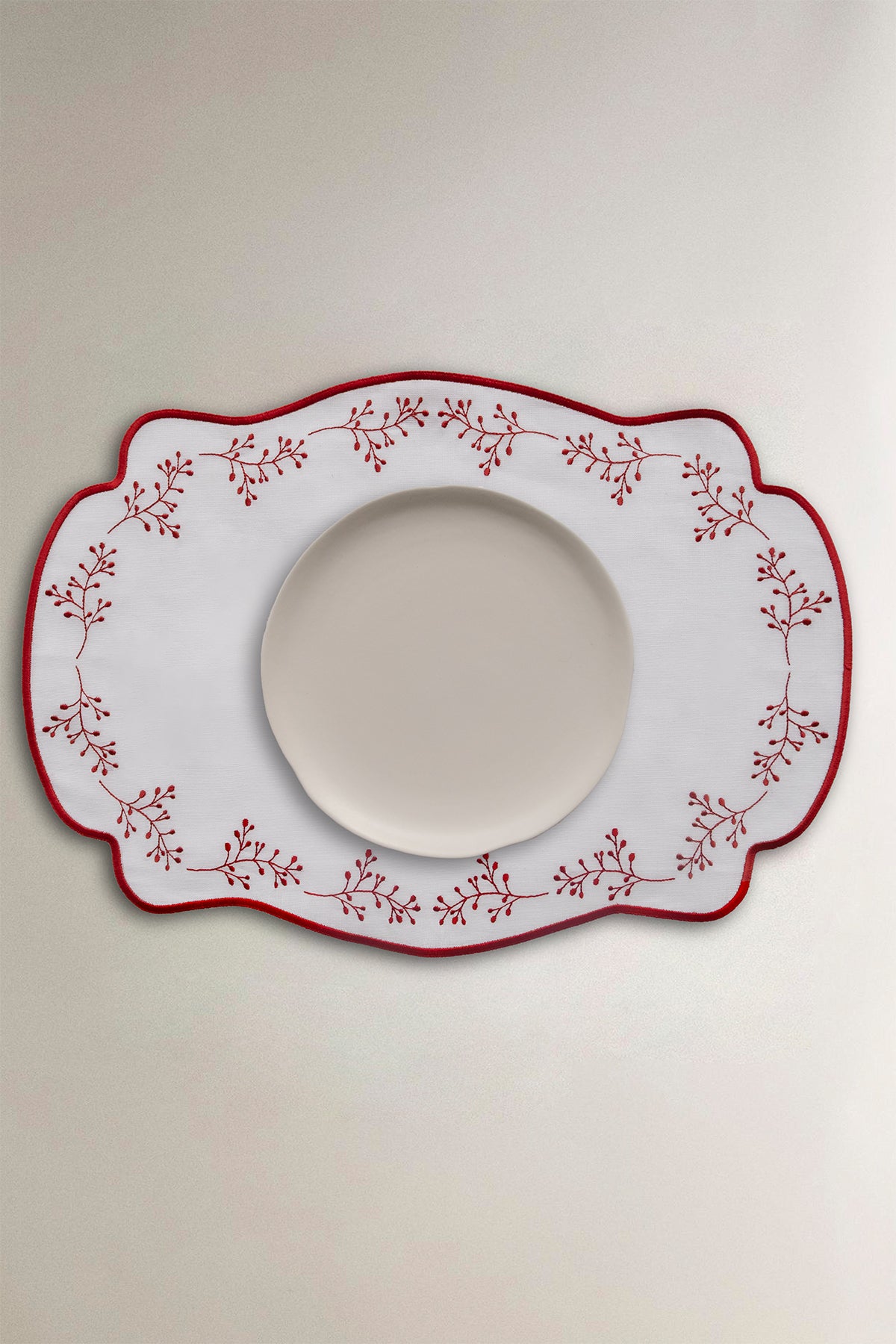 Kırmızı Yaprak Nakışlı Keten Amerikan Servisi