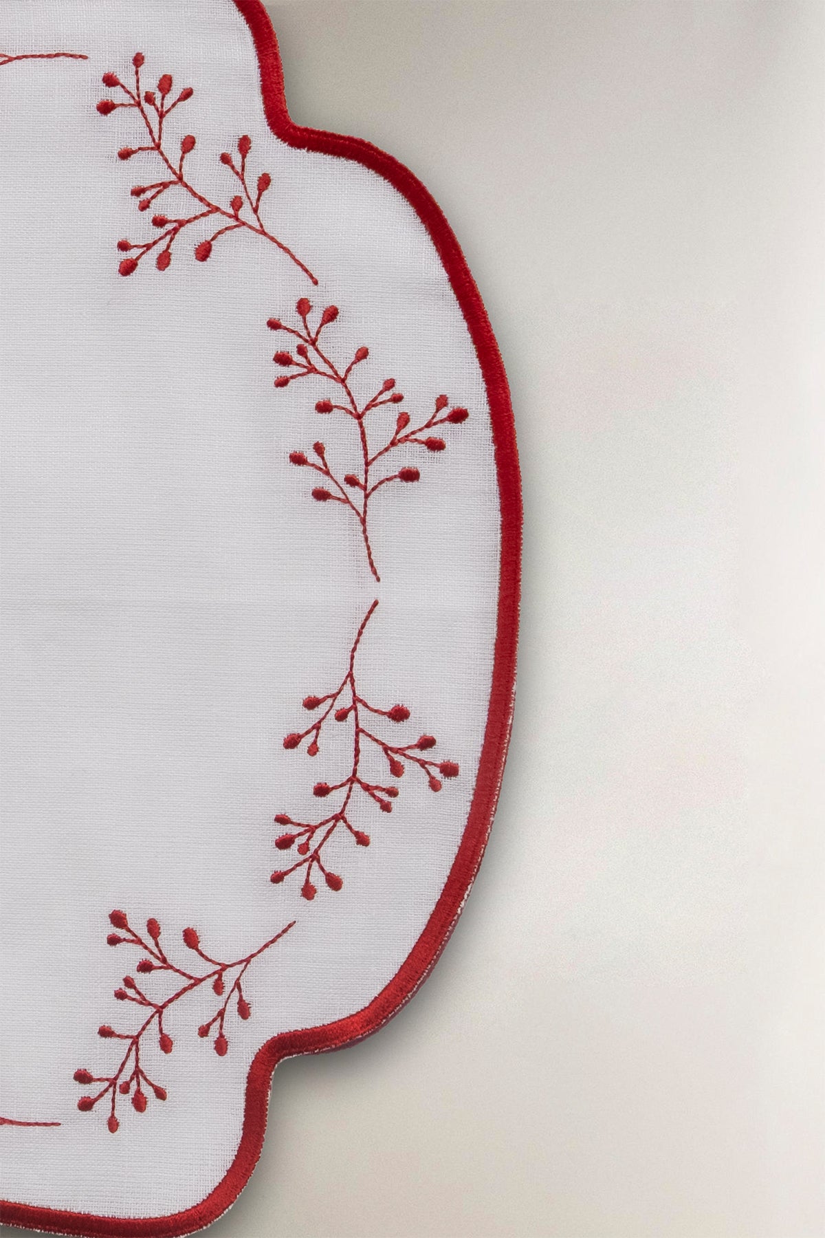 Kırmızı Yaprak Nakışlı Keten Amerikan Servisi