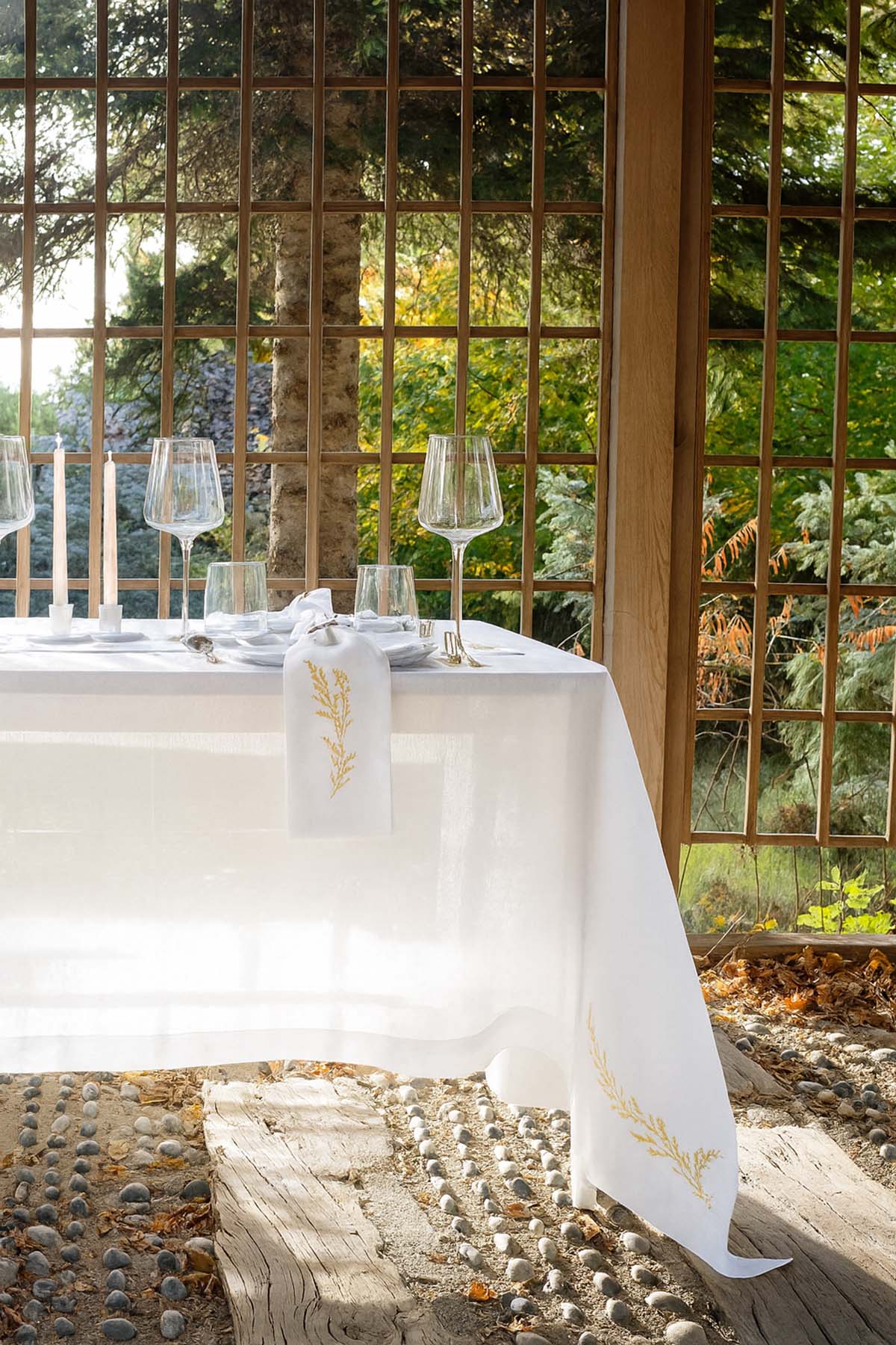 Yaprak Nakışlı Keten Masa Örtüsü