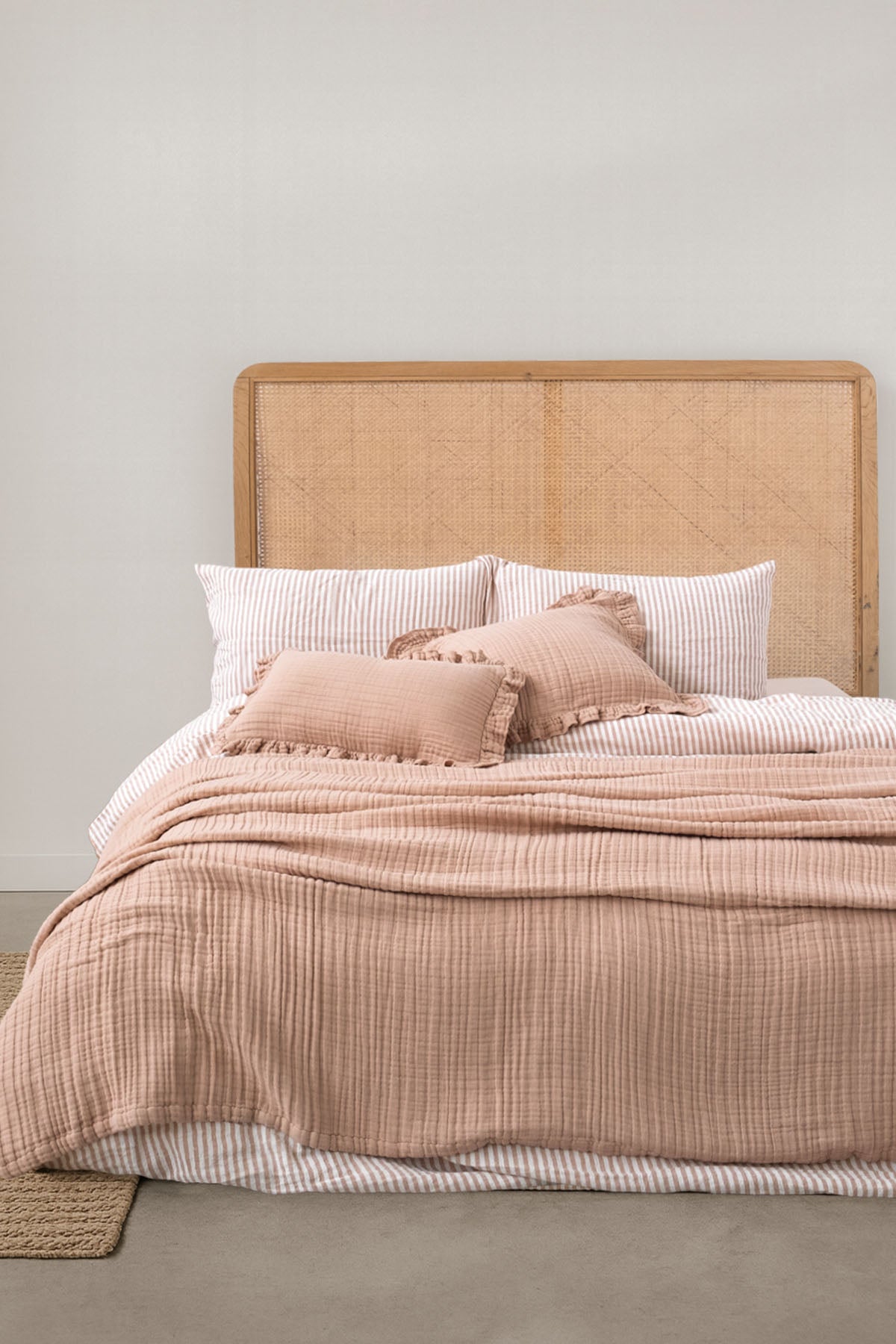 Keten 4 Katlı Müslin Yatak Örtüsü Pudra Pembe
