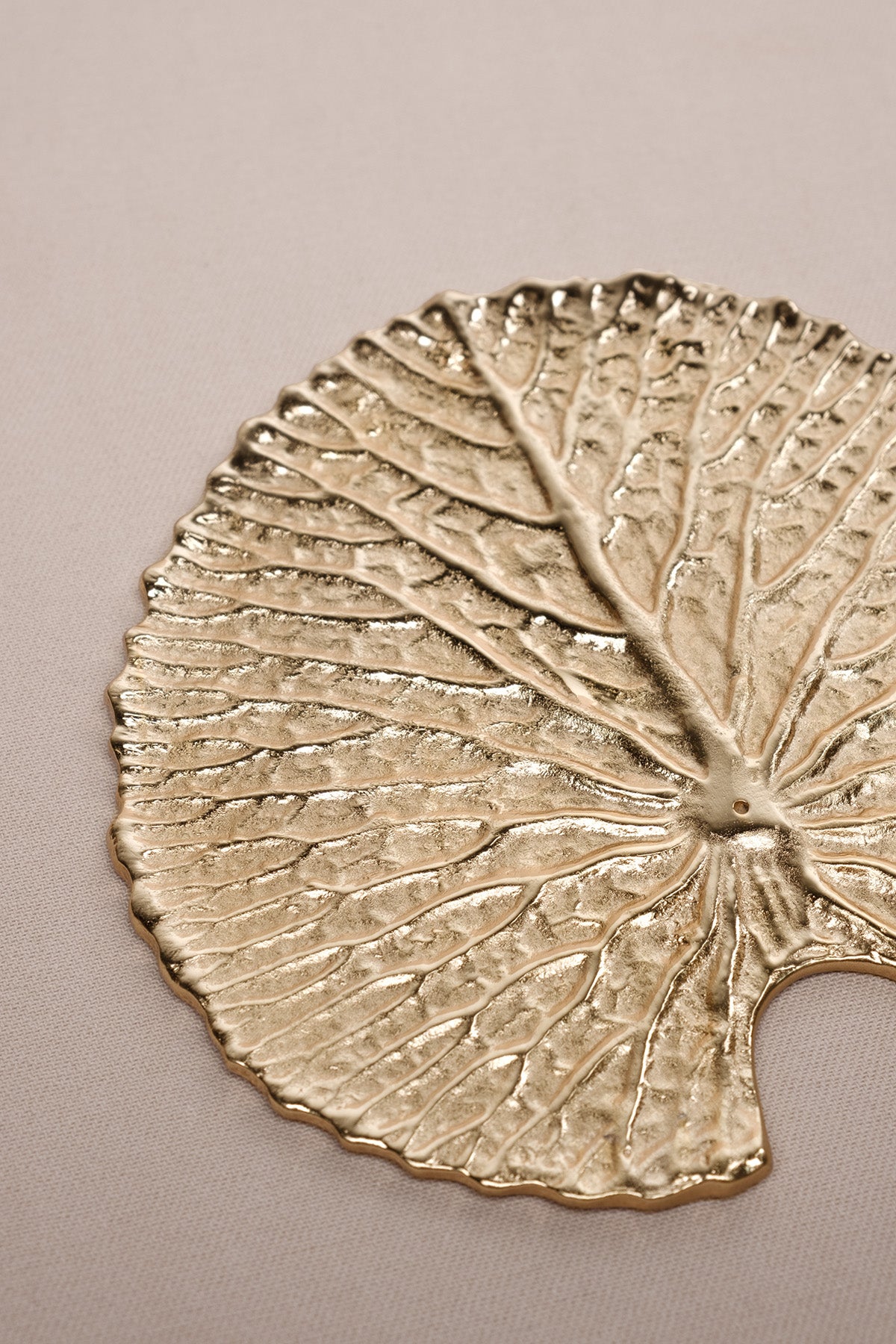 Lotus Yaprağı Şeklinde Pirinç Kaplama Tütsülük Dekoratif Obje Gold 13 cm