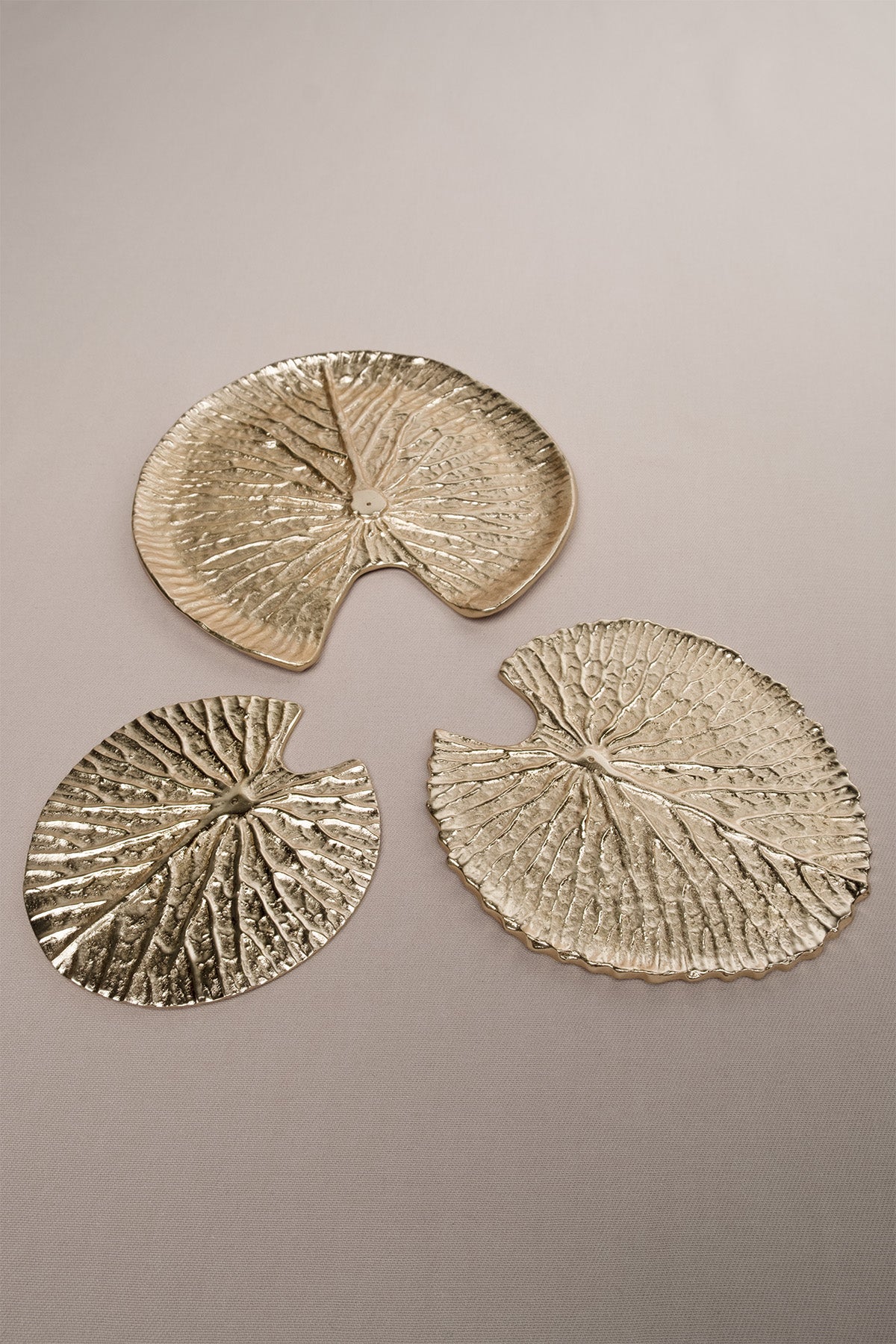 Lotus Yaprağı Şeklinde Pirinç Kaplama Tütsülük Dekoratif Obje Gold 13 cm