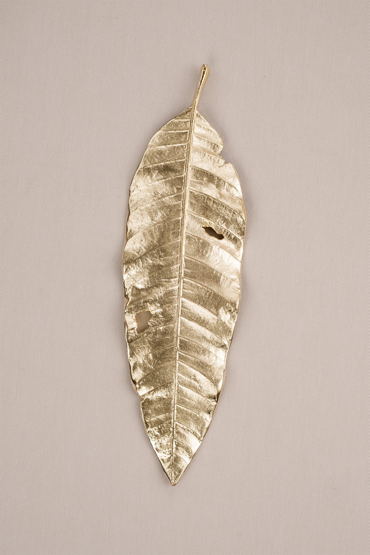 Mango Yaprağı Şeklinde Mat Pirinç Kaplama Dekoratif Obje Gold 28x8 cm