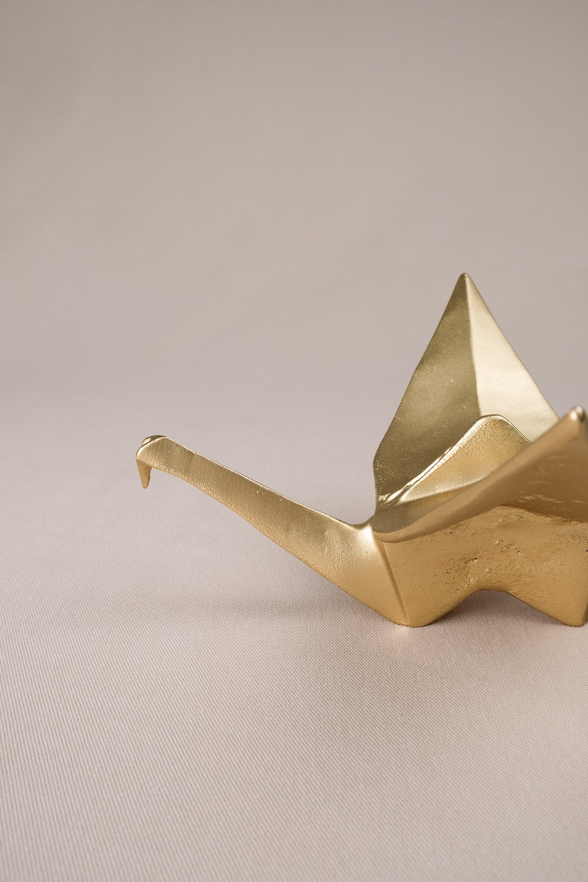 Origami Turna Kuşu Şeklinde Mat Pirinç Kaplama Metal Dekoratif Obje Gold 22x19 cm