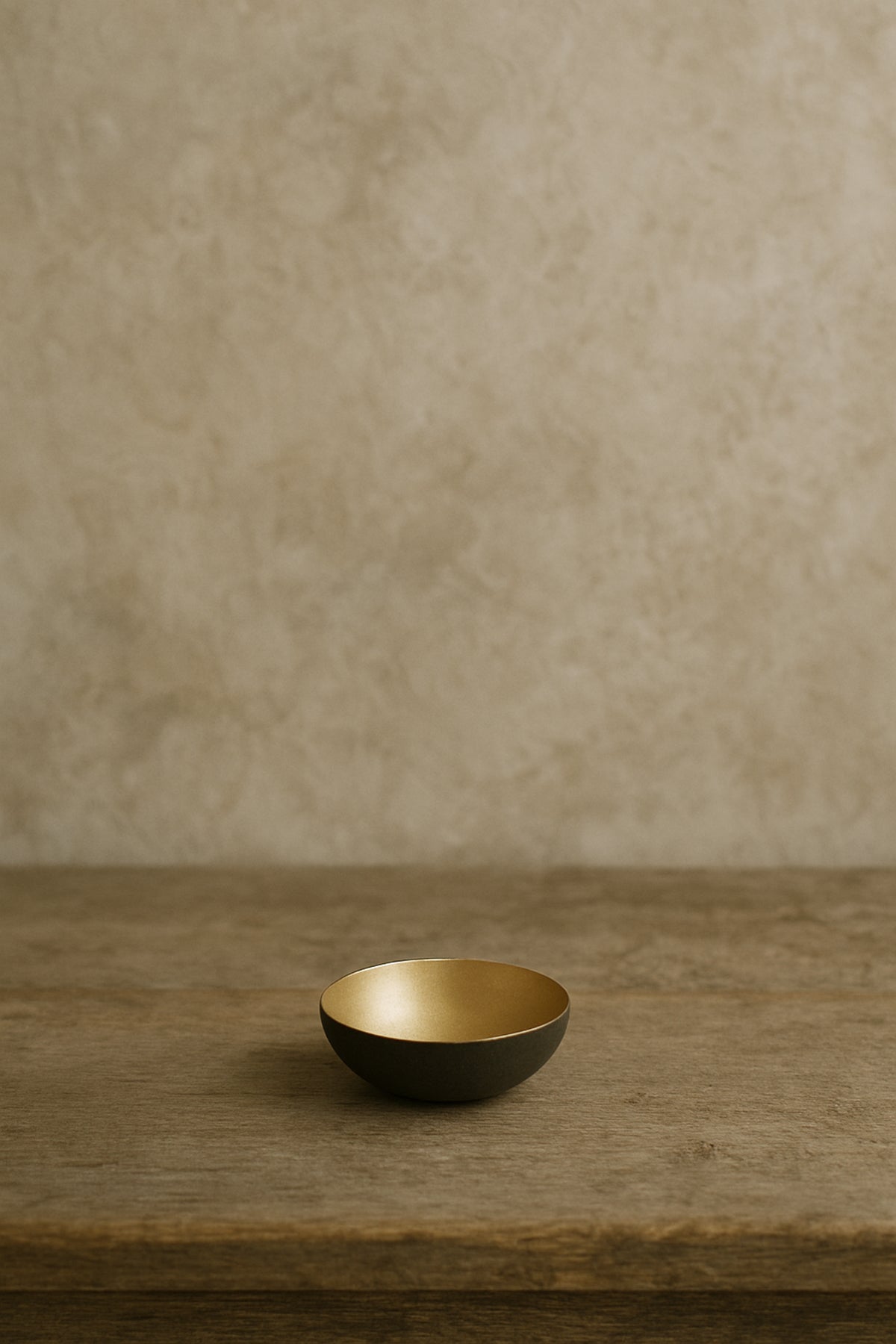 İçi Altın Renginde Dışı Antik Görünümlü Pirinç Dekoratif Obje Siyah-Gold 10x5 cm