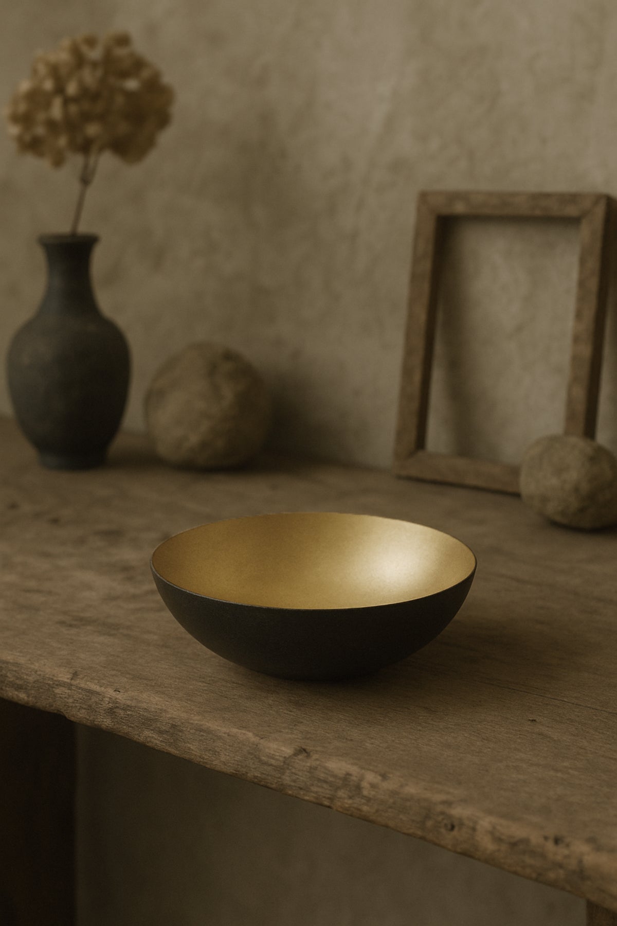 İçi Altın Renginde Dışı Antik Görünümlü Pirinç Dekoratif Obje Siyah-Gold 20x9 cm