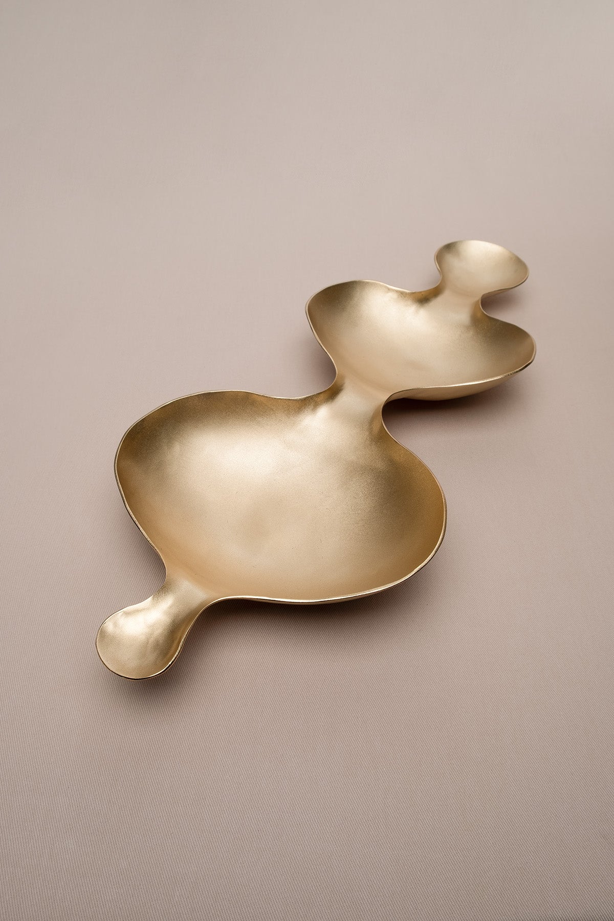 Ruth Mat Pirinç Asimetrik Şekilli Dekoratif Obje Gold 41x16 cm
