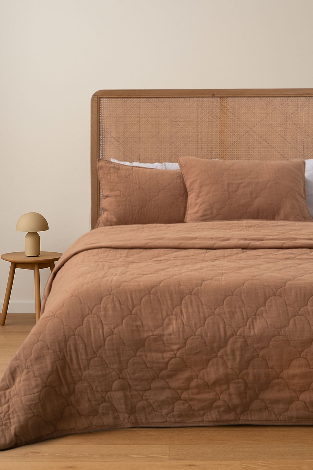 Serenity Keten Kapitoneli Yatak Örtüsü ve Yastık Kılıfı Seti Karamel