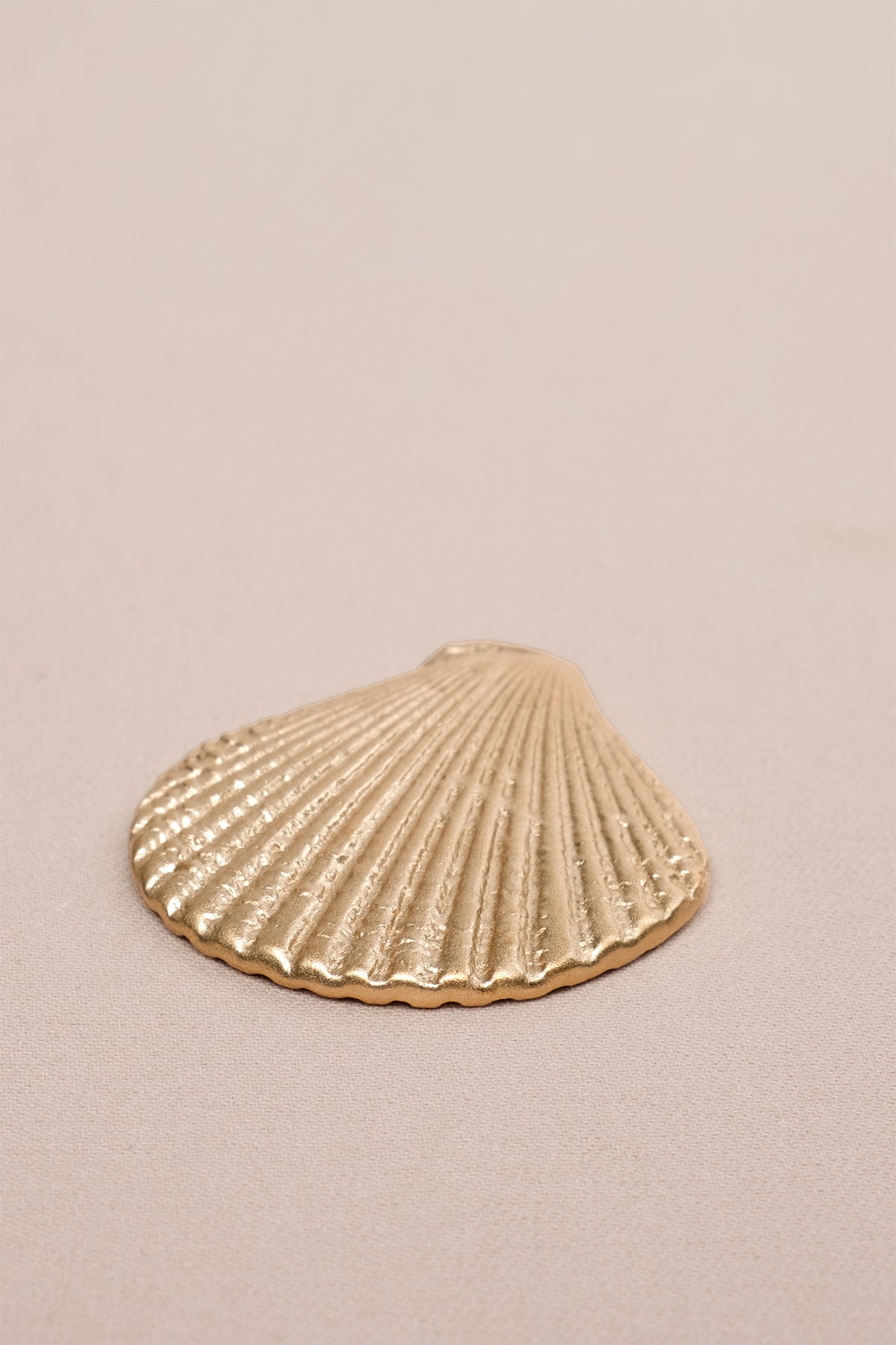 Deniz Kabuğu Şeklinde Pirinç Kağıt Ağırlığı Dekoratif Obje Gold 7x6 cm