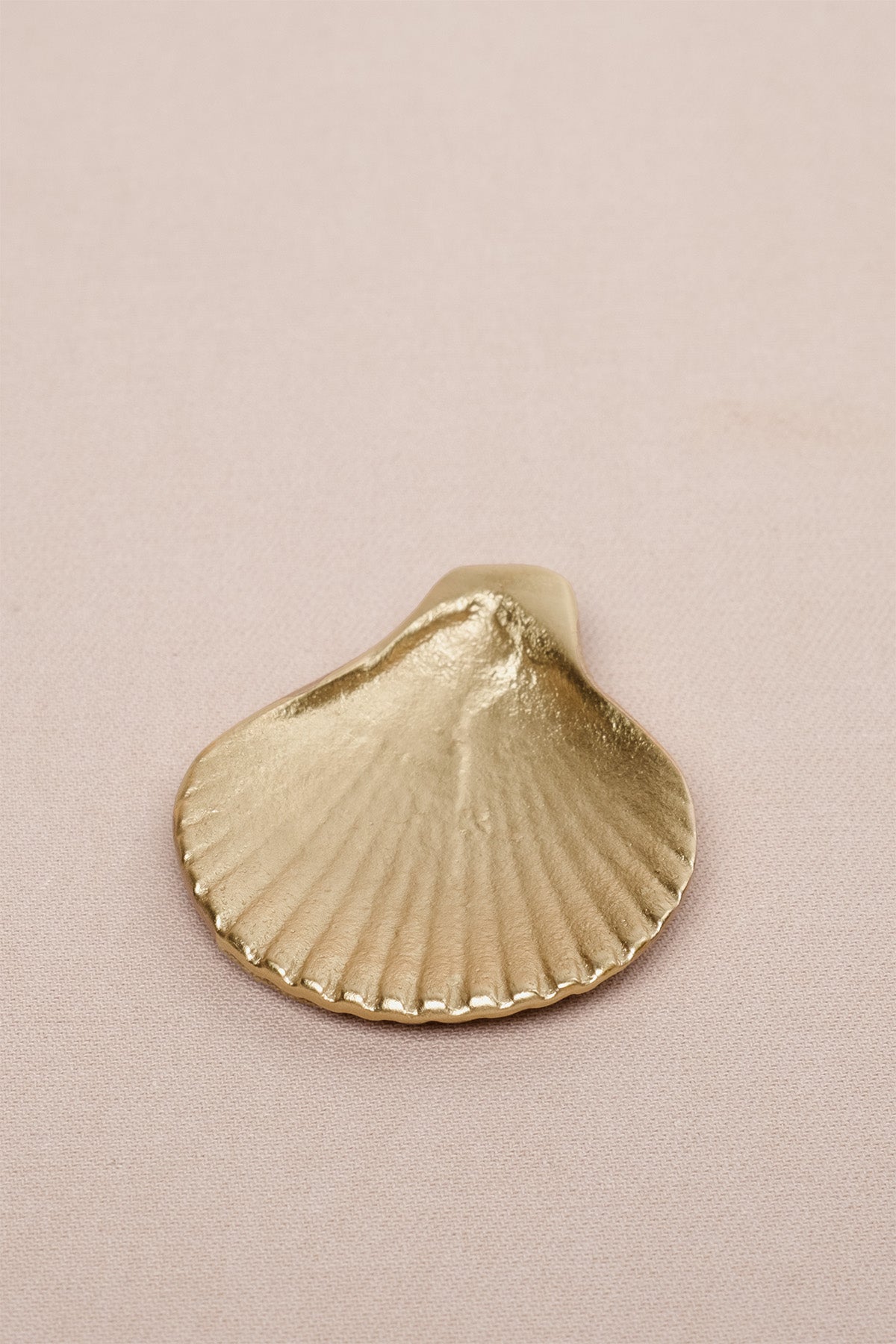 Deniz Kabuğu Şeklinde Pirinç Kağıt Ağırlığı Dekoratif Obje Gold 7x6 cm