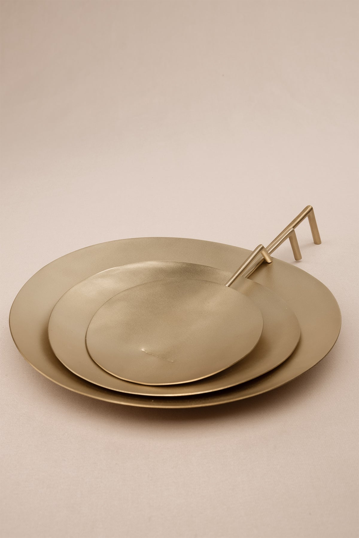 Space Yuvarlak Mat Pirinç Mumluk Dekoratif Obje Gold 10x15