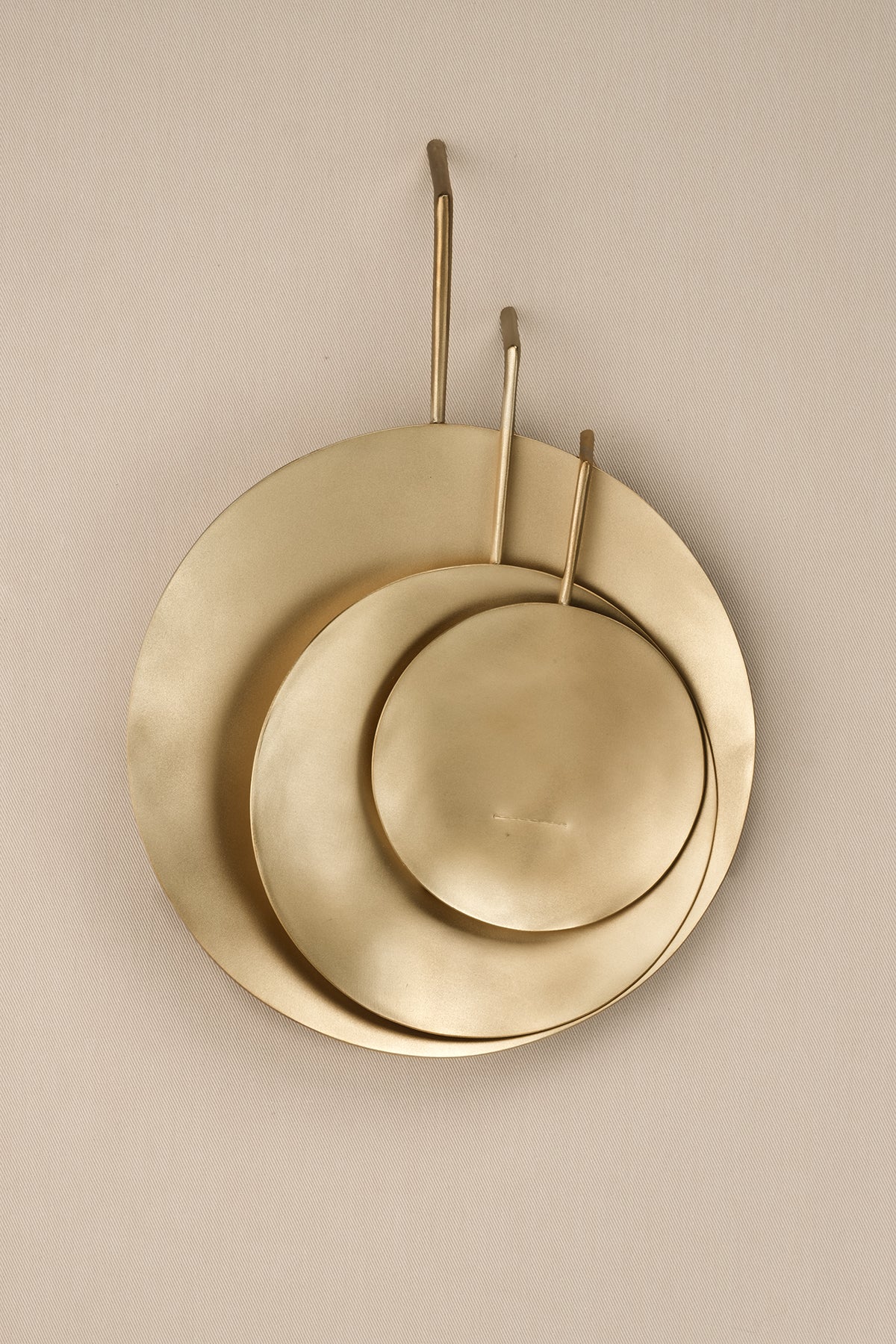 Space Yuvarlak Mat Pirinç Mumluk Dekoratif Obje Gold 20x29