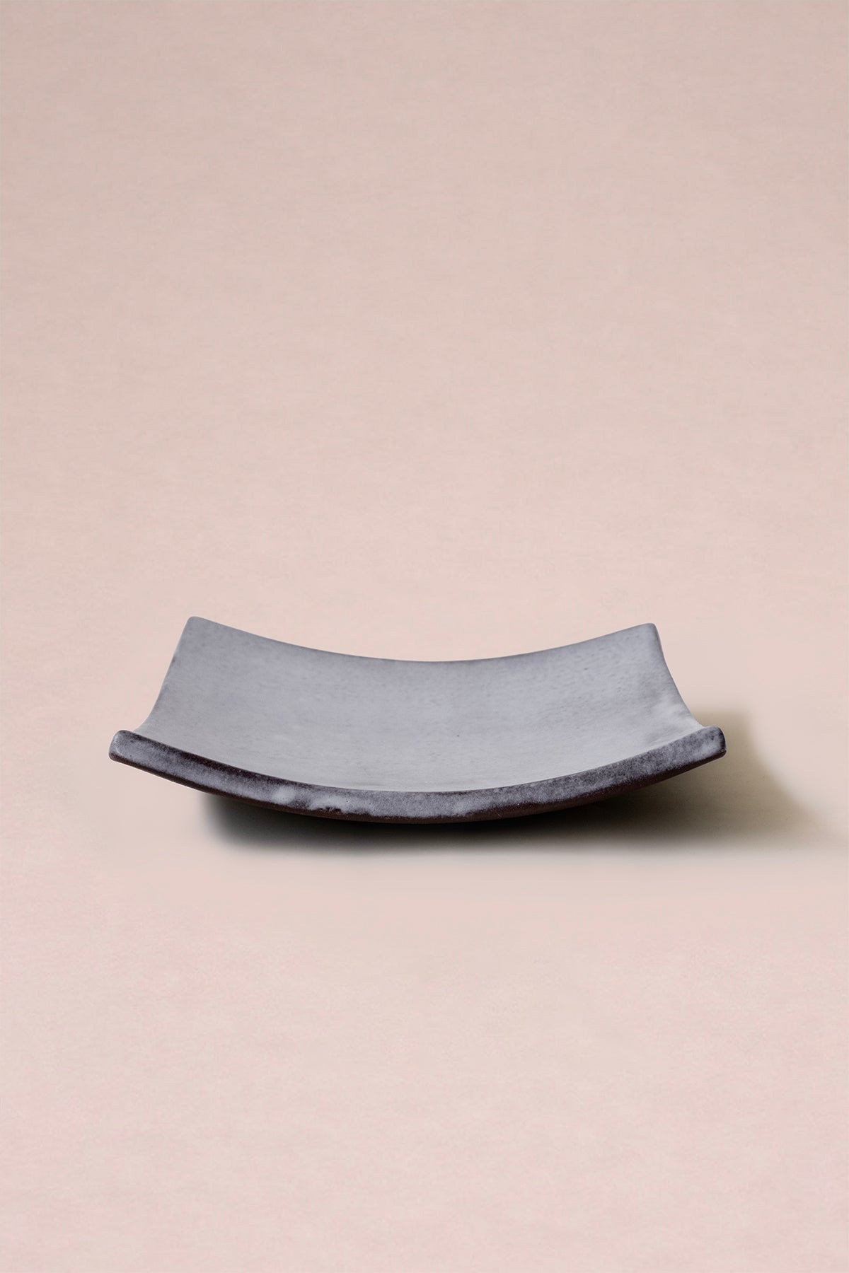 Stoneware Kenarları Kıvrık Kare Tabak 17 cm