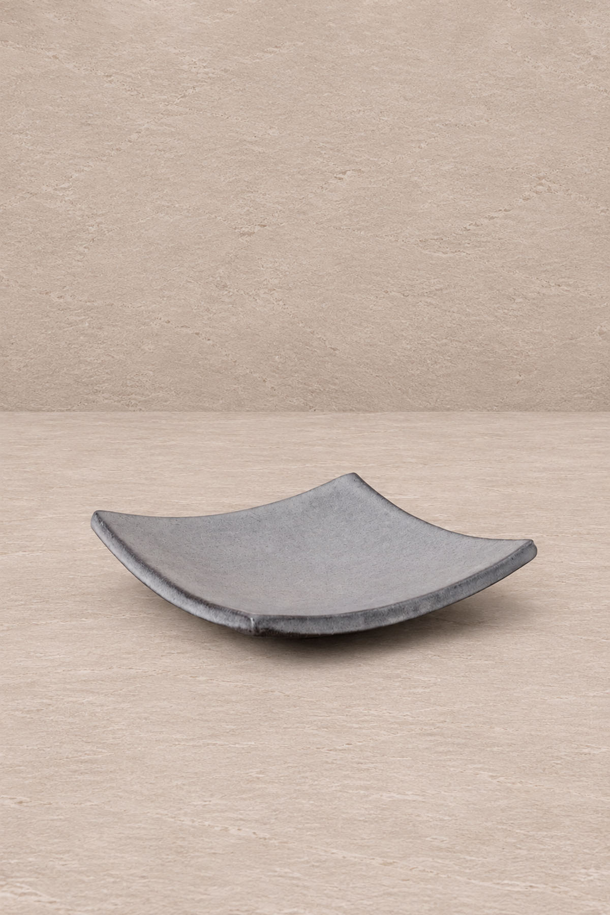 Asian Dining Kenarları Kıvrık Stoneware Kare Tabak 17 cm