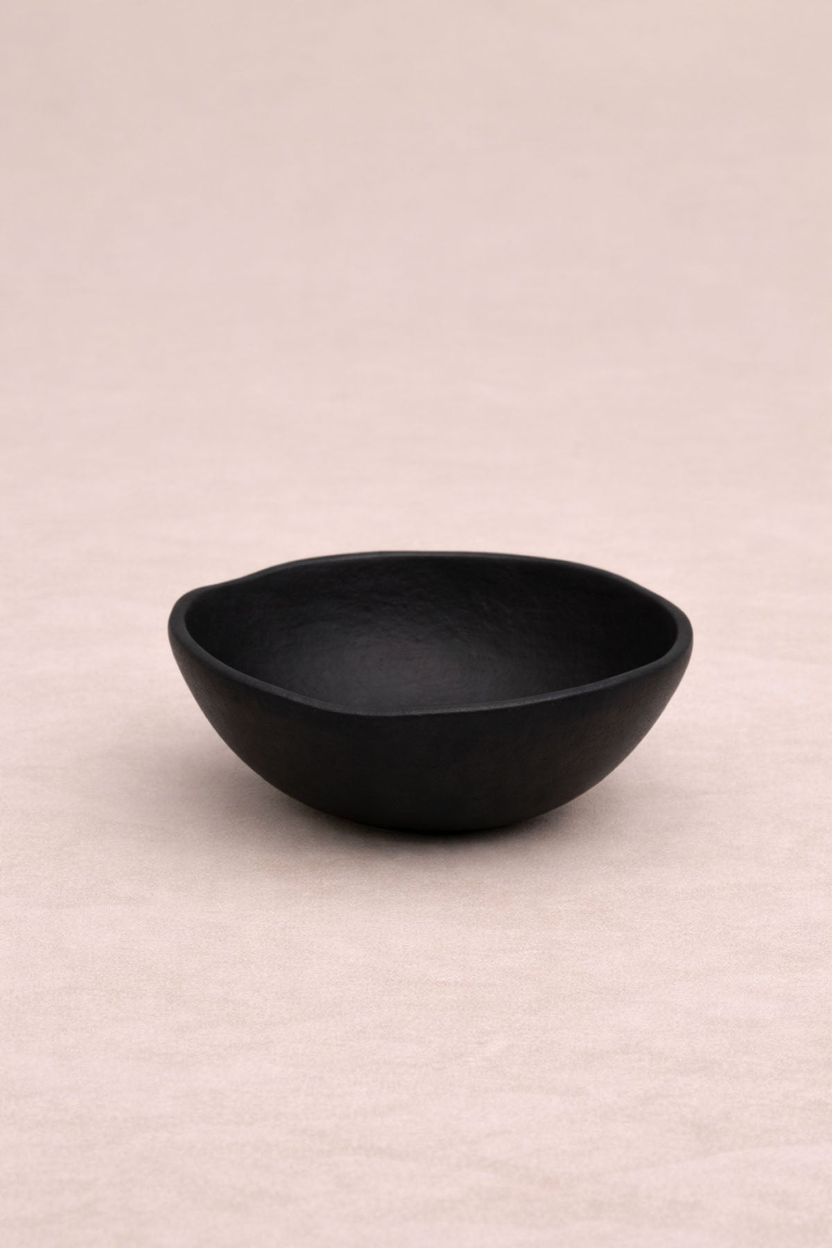 Elle Şekillendirilmiş Amorf Stoneware Kase Siyah 15 cm