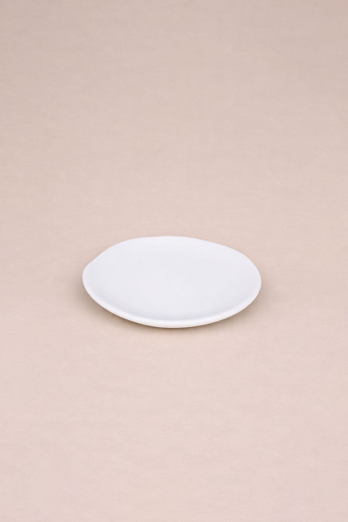 Elle Şekillendirilmiş Amorf Stoneware Mini Tabak Beyaz 10 cm