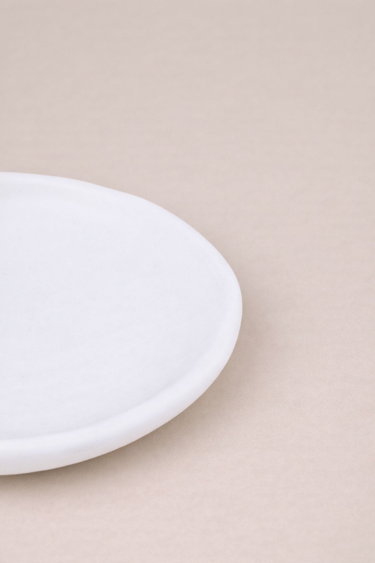 Elle Şekillendirilmiş Amorf Stoneware Mini Tabak Beyaz 10 cm