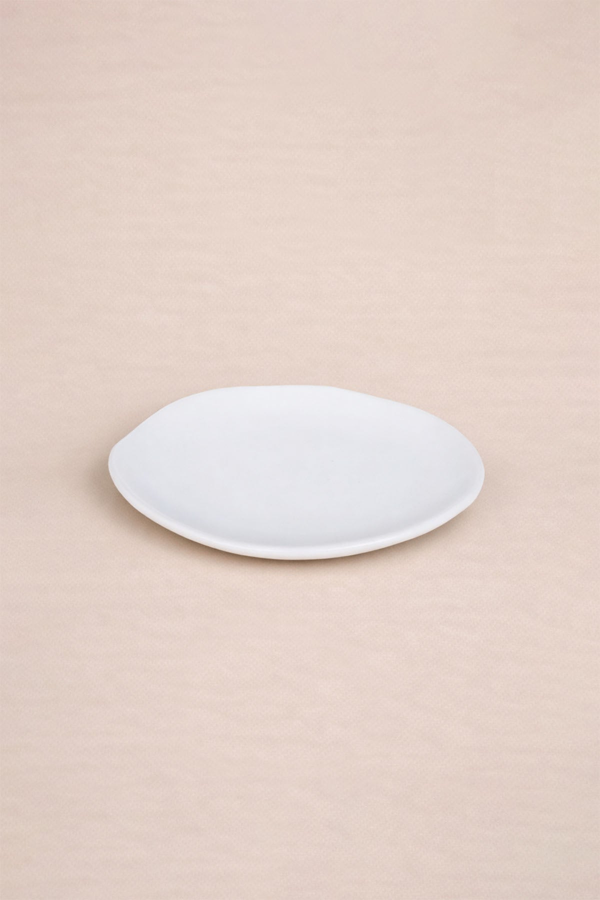 Elle Şekillendirilmiş Amorf Stoneware Tabak Beyaz 16 cm