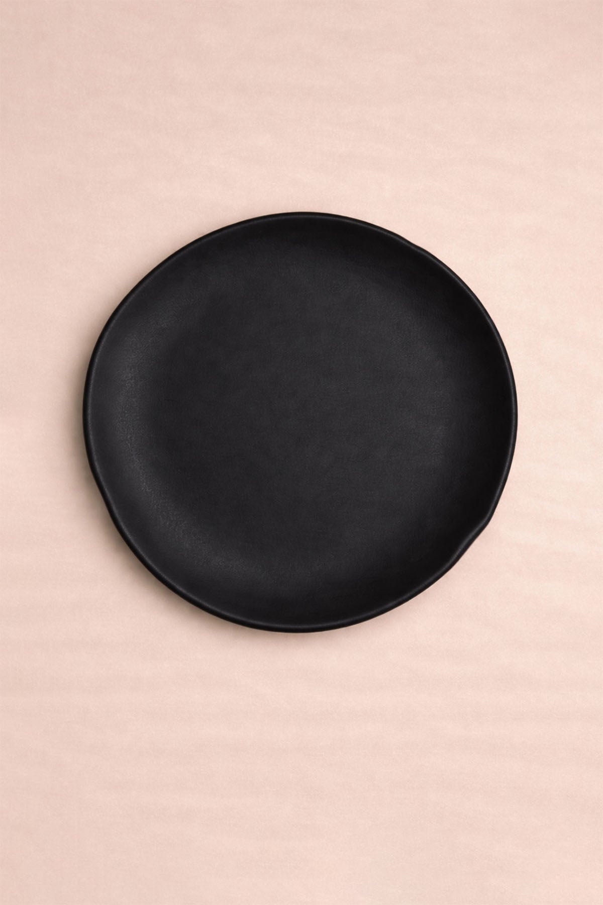 Elle Şekillendirilmiş Amorf Stoneware Tabak Siyah 21 cm