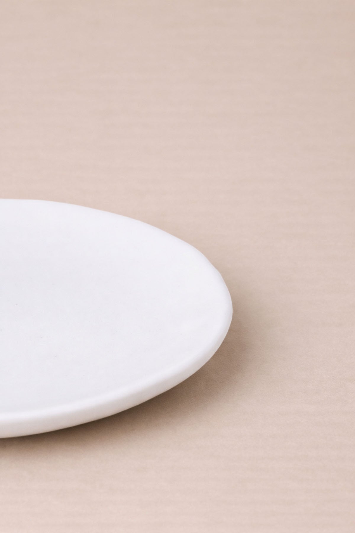 Elle Şekillendirilmiş Amorf Stoneware Tabak Beyaz 21 cm