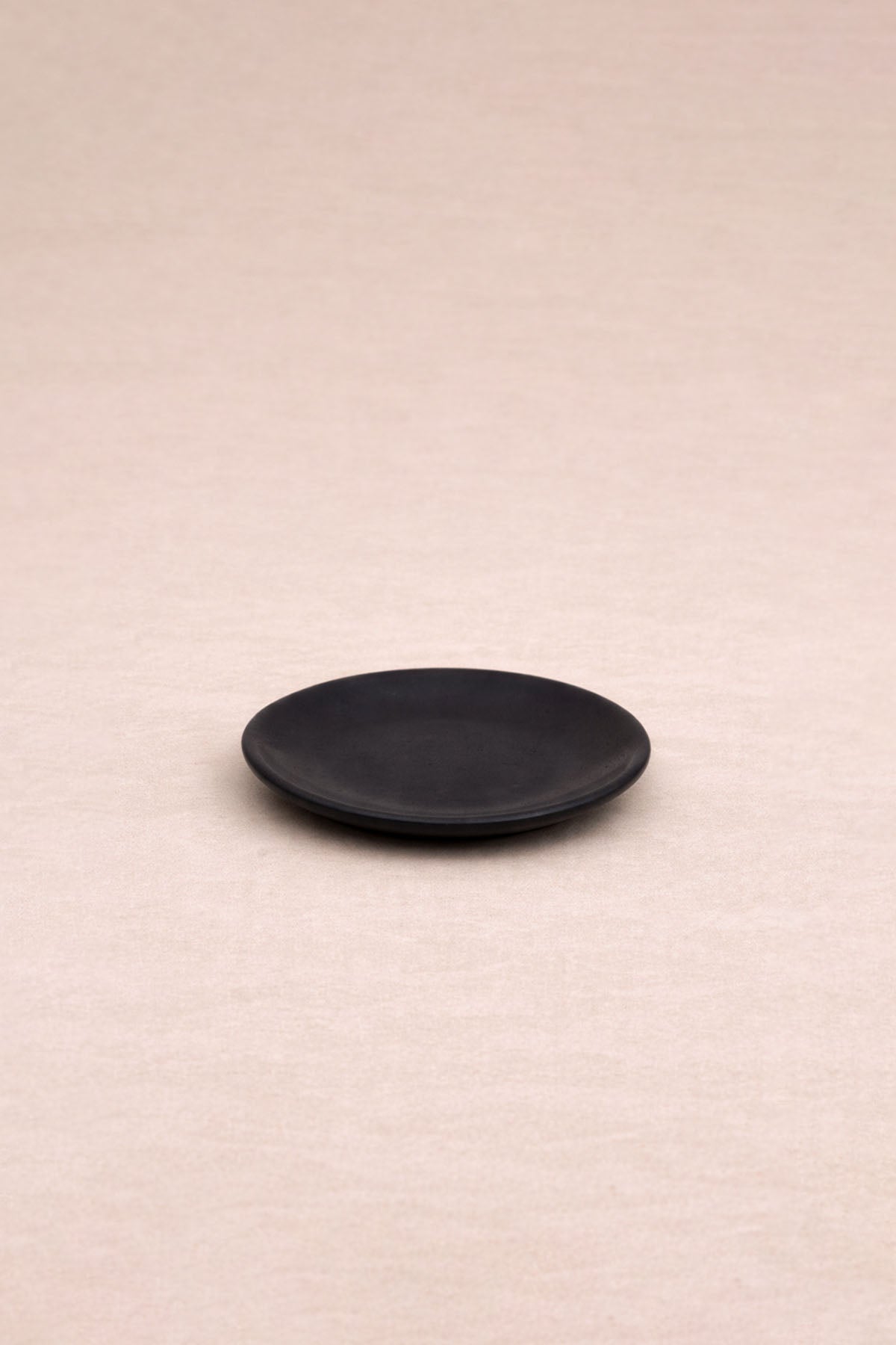 Elle Şekillendirilmiş Amorf Stoneware Mini Tabak Siyah 8 cm