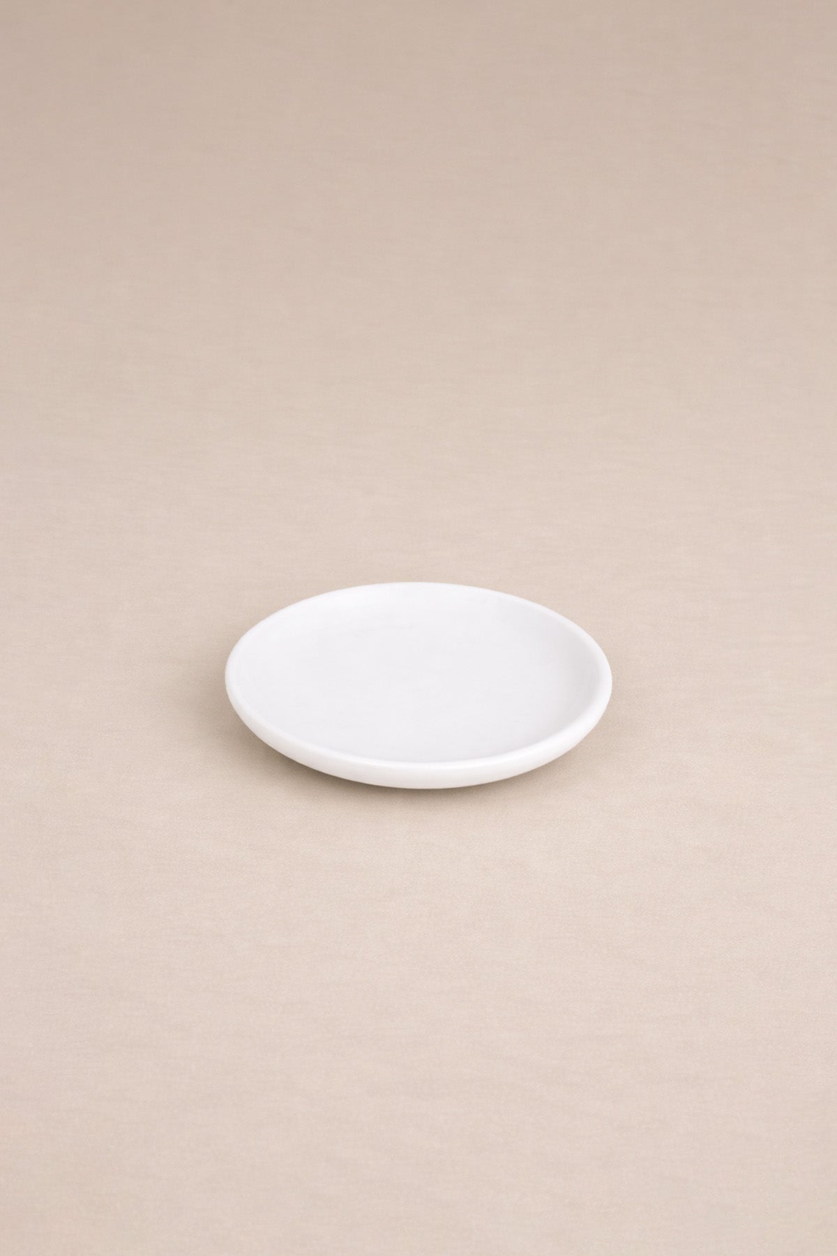 Elle Şekillendirilmiş Amorf Stoneware Mini Tabak Beyaz 8 cm