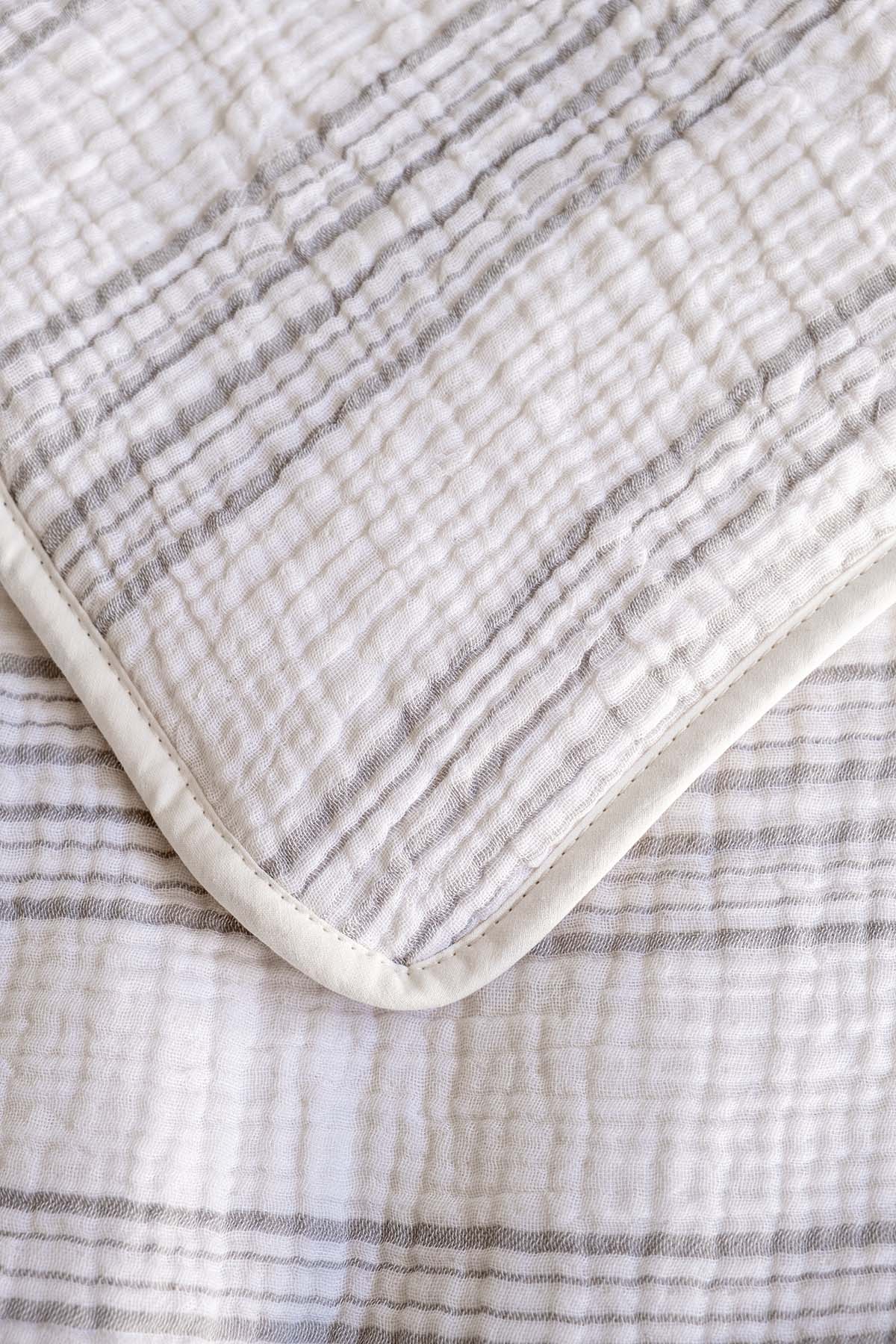 Striped Comfy Muslin Quilt White - Gray