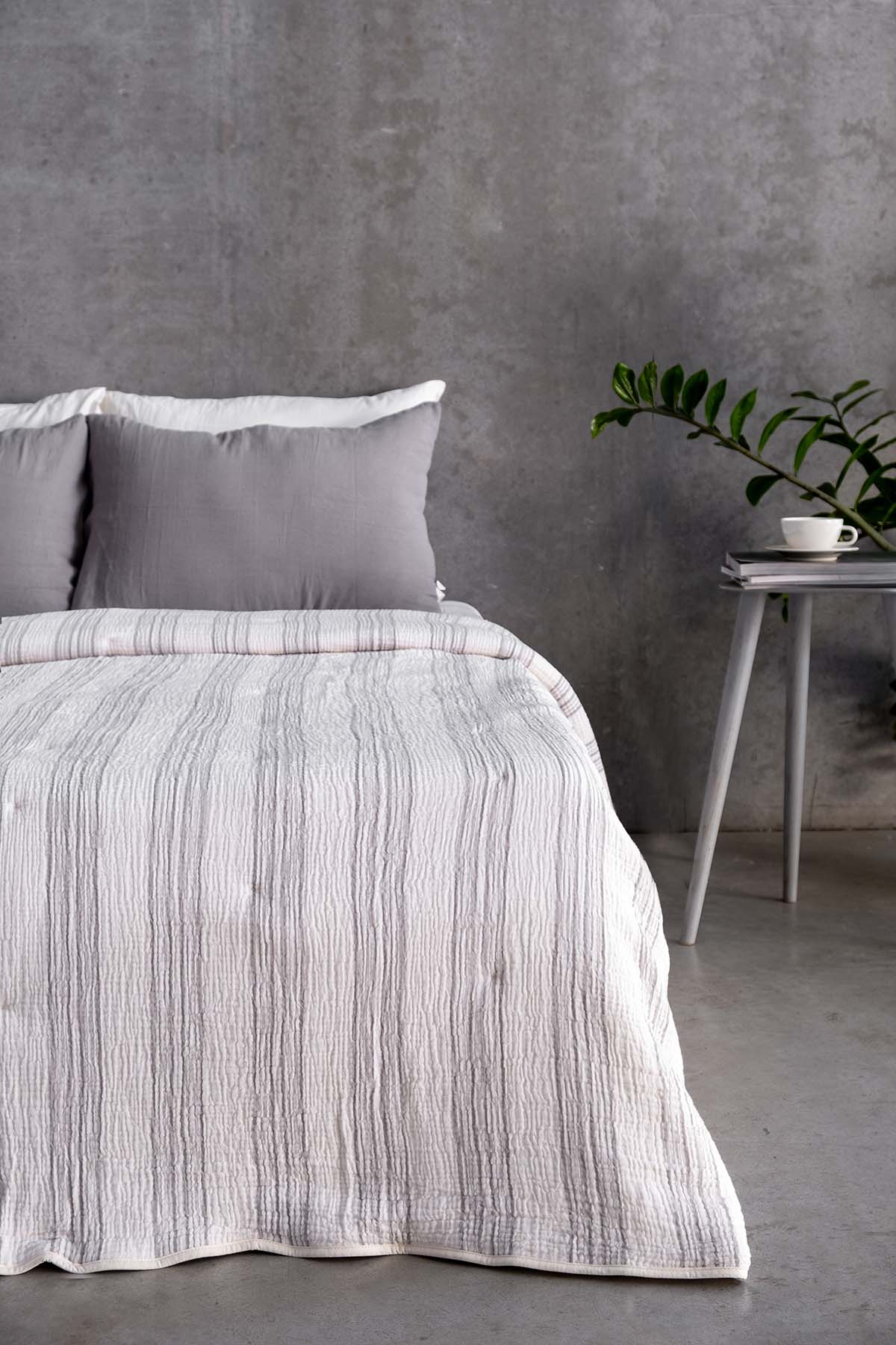 Striped Comfy Muslin Quilt White - Gray