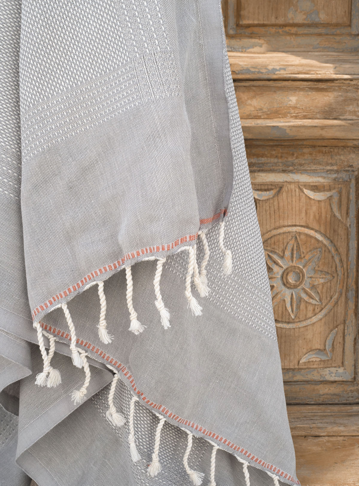Tan Peshtamal Gray