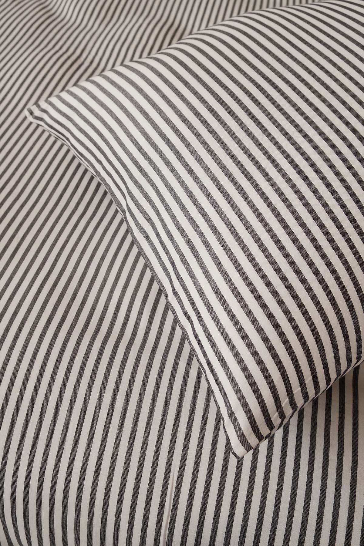 Thin Line Satin Duvet Cover Black