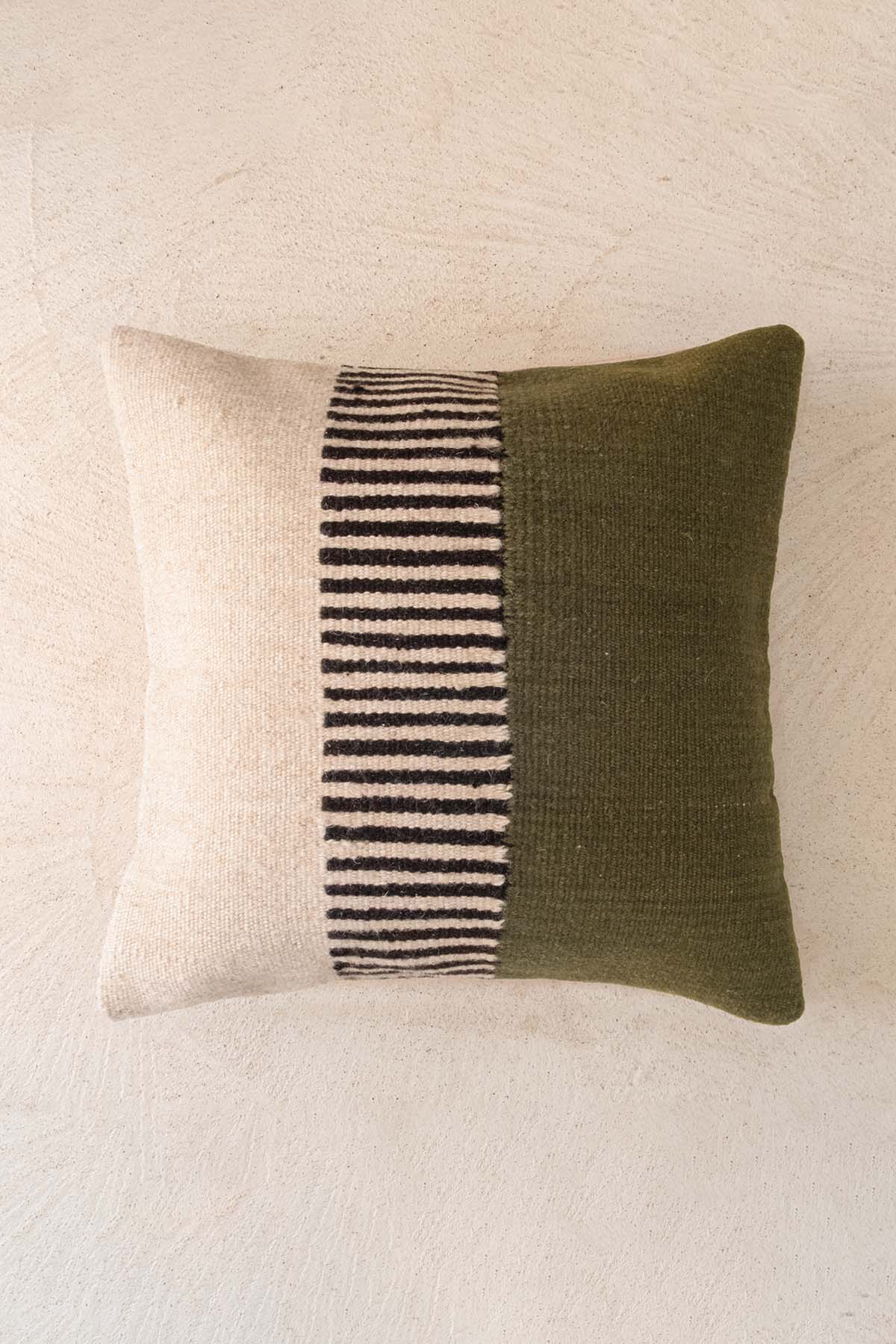 Doğrusal Çizgili El Dokuması Yün Kırlent Kılıfı Yeşil