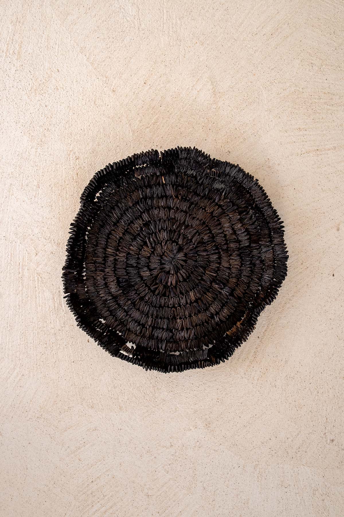 Su Sümbülü Lifinden Yuvarlak Siyah Eskitmeli Duvar Dekoru 37 cm