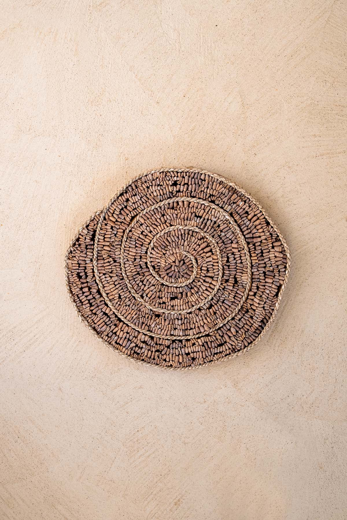 Su Sümbülü Lifinden Spiral Desenli Açık Renk Duvar Dekoru 43x38 cm