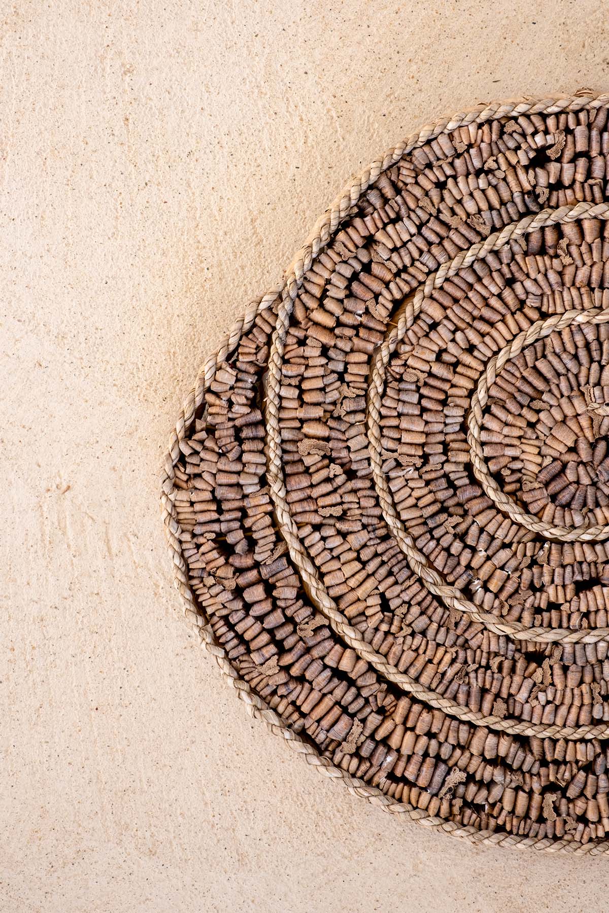 Su Sümbülü Lifinden Spiral Desenli Açık Renk Duvar Dekoru 43x38 cm