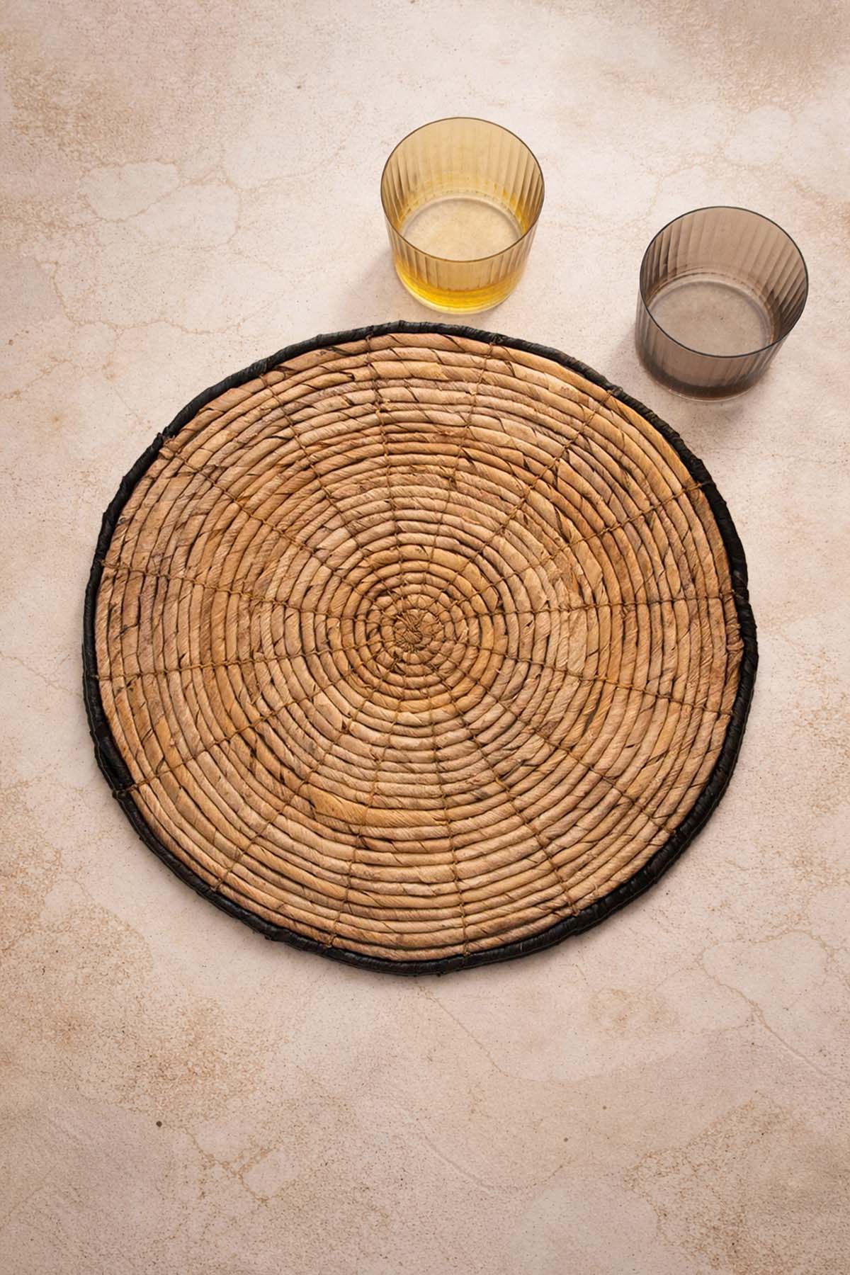 Muz Lifinden Siyah Kenarlı Amerikan Servisi