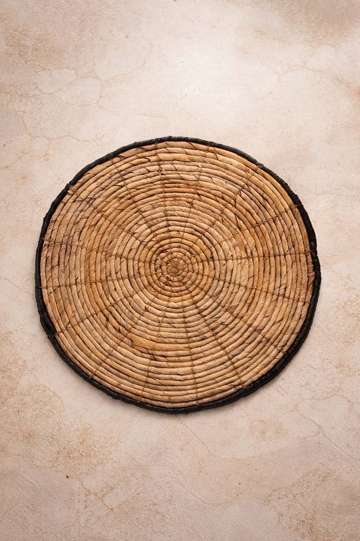 Muz Lifinden Siyah Kenarlı Amerikan Servisi